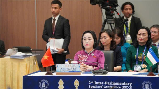 Phó Chủ tịch Quốc hội Nguyễn Thị Thanh tham dự phiên thảo luận chung của Hội nghị