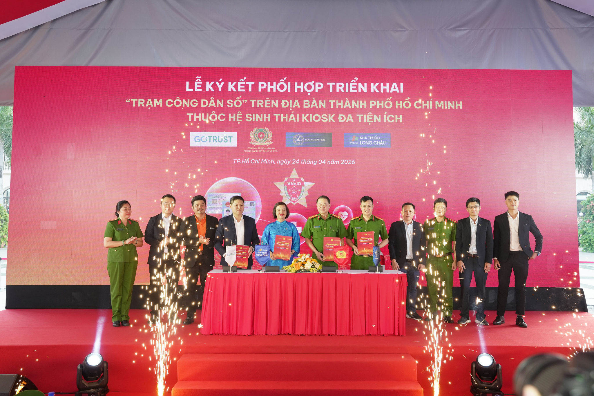 Lễ ký kết phối hợp triển khai Trạm Công dân số trên địa bàn TP. Hồ Chí Minh