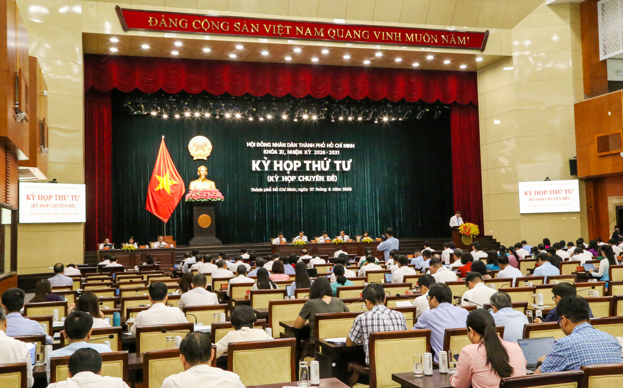 Quang cảnh kỳ họp