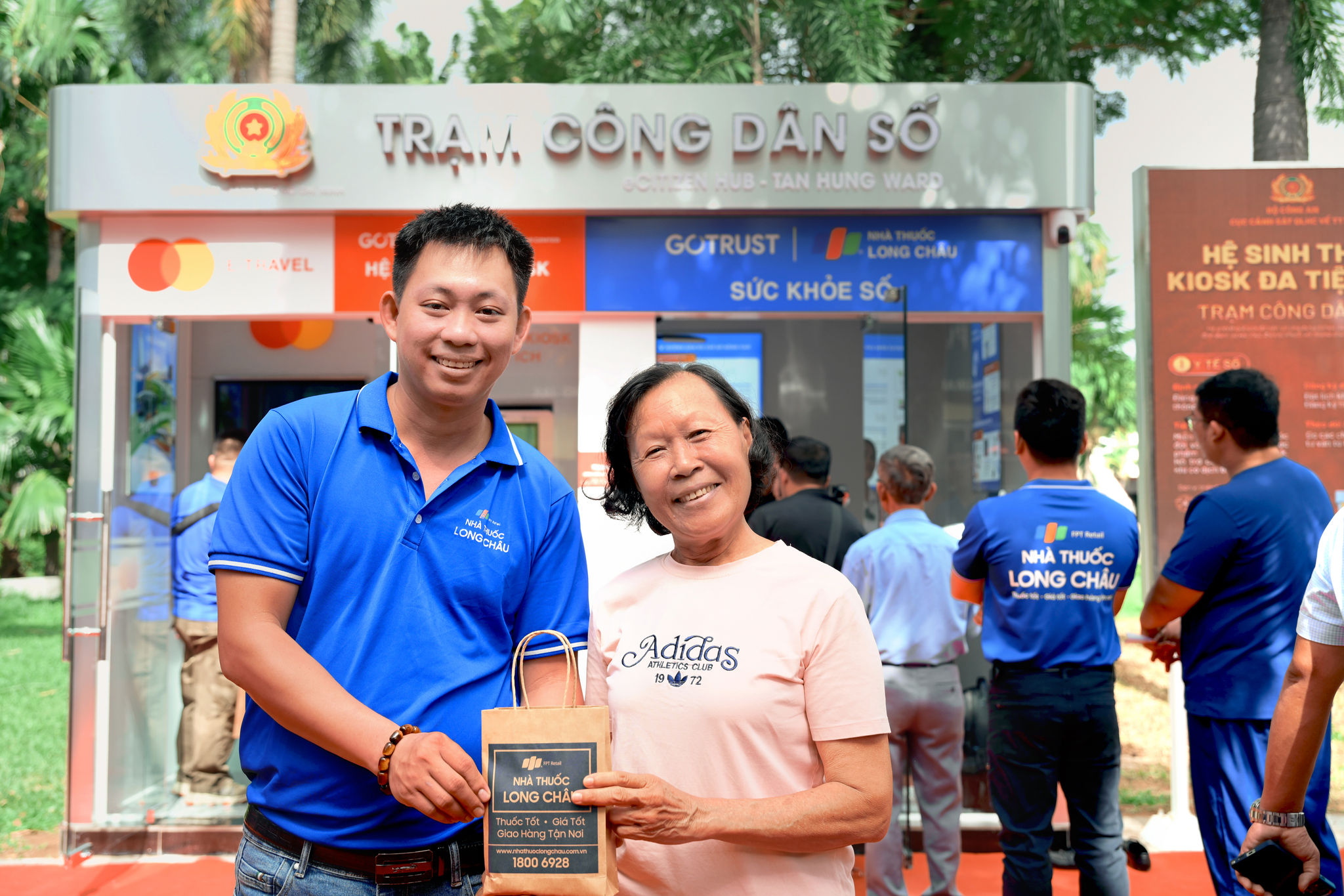 Long Châu, GoTrust đồng hành cùng Công an TP. Hồ Chí Minh phát triển các tiện ích y tế số tại Trạm Công dân số