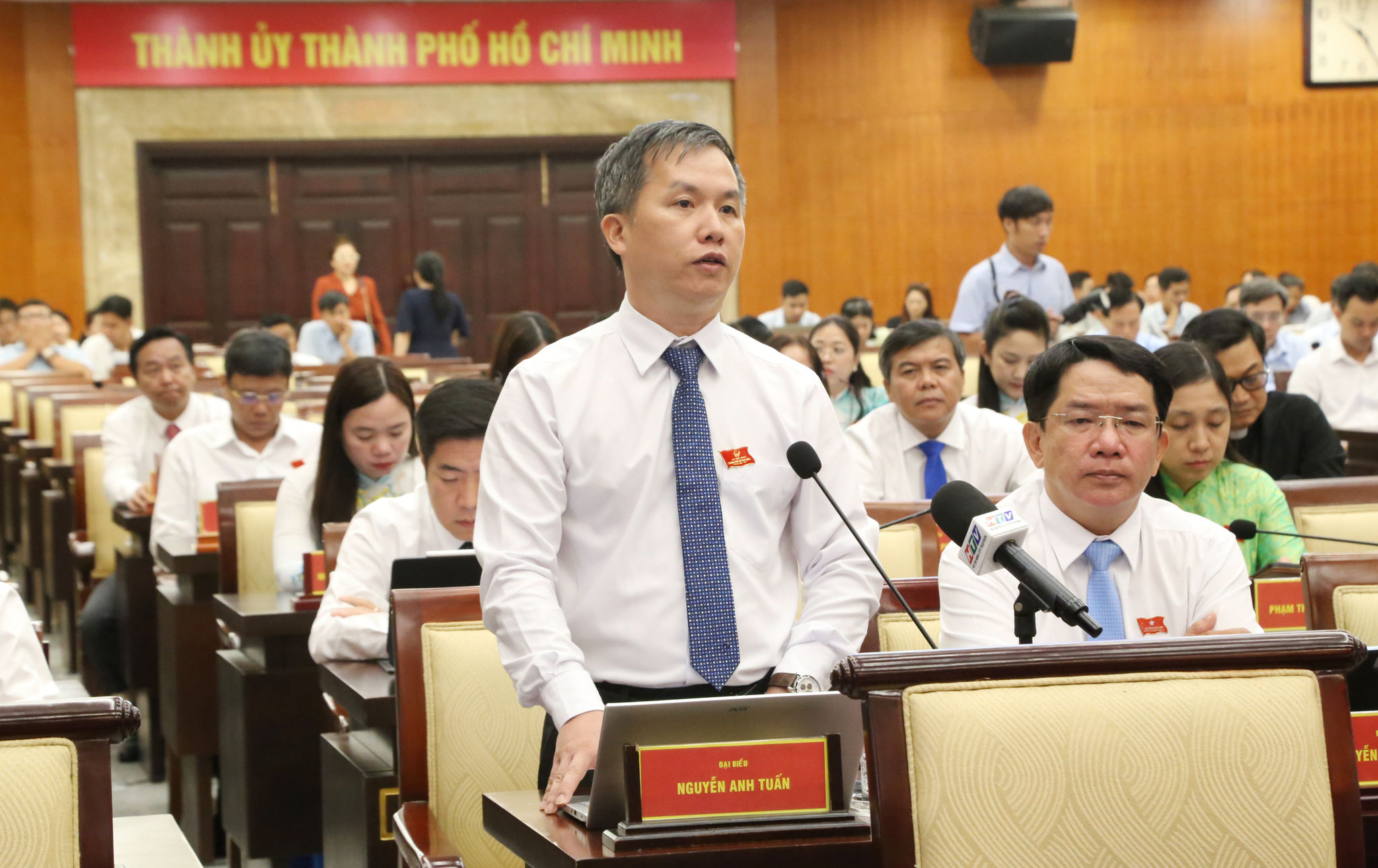 Đại biểu nêu kiến nghị liên quan đến quy hoạch, phân cấp, tự chủ tài chính cũng như khai thác nguồn lực đất đai