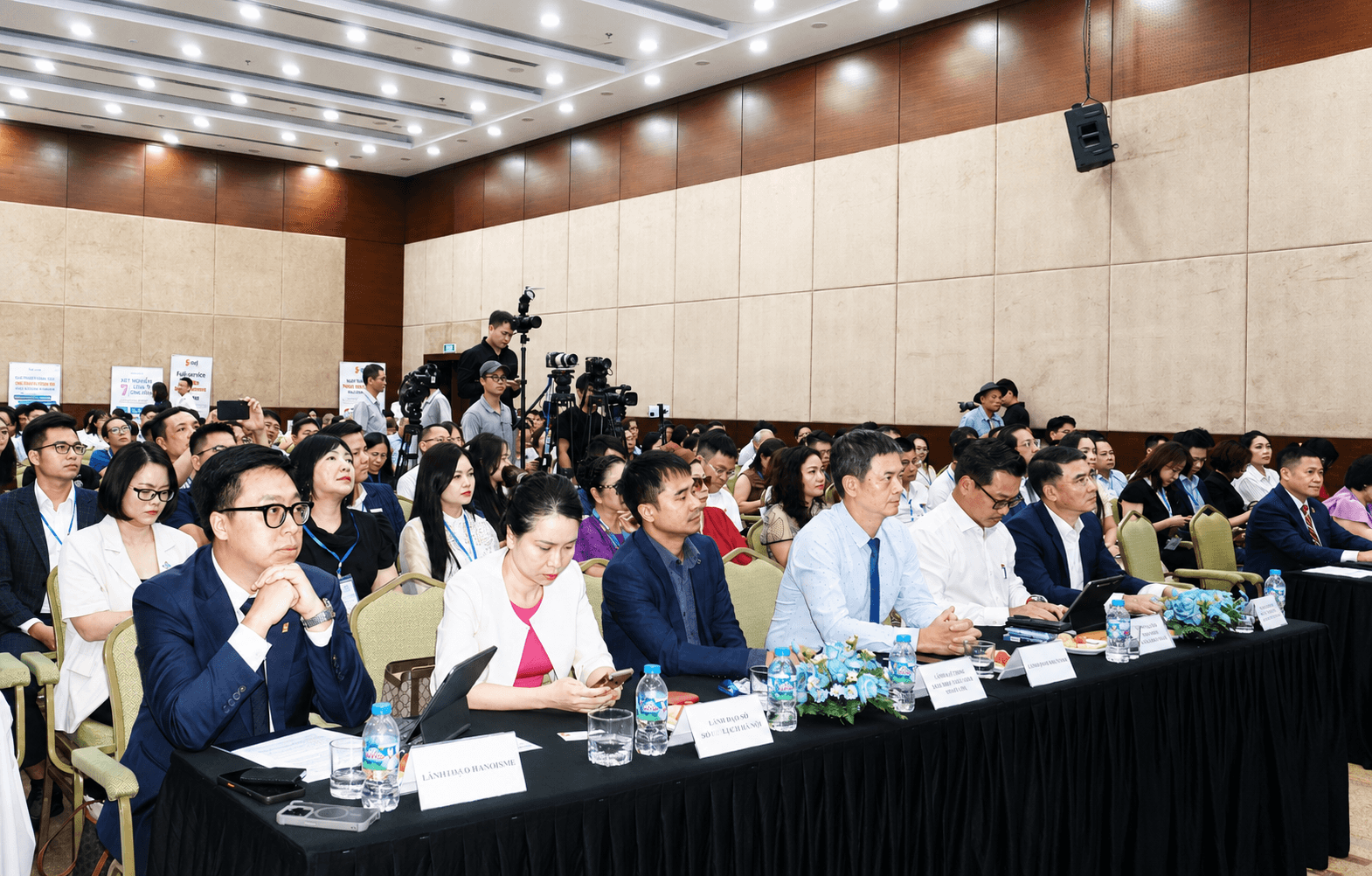 Các đại biểu tham dự diễn đàn