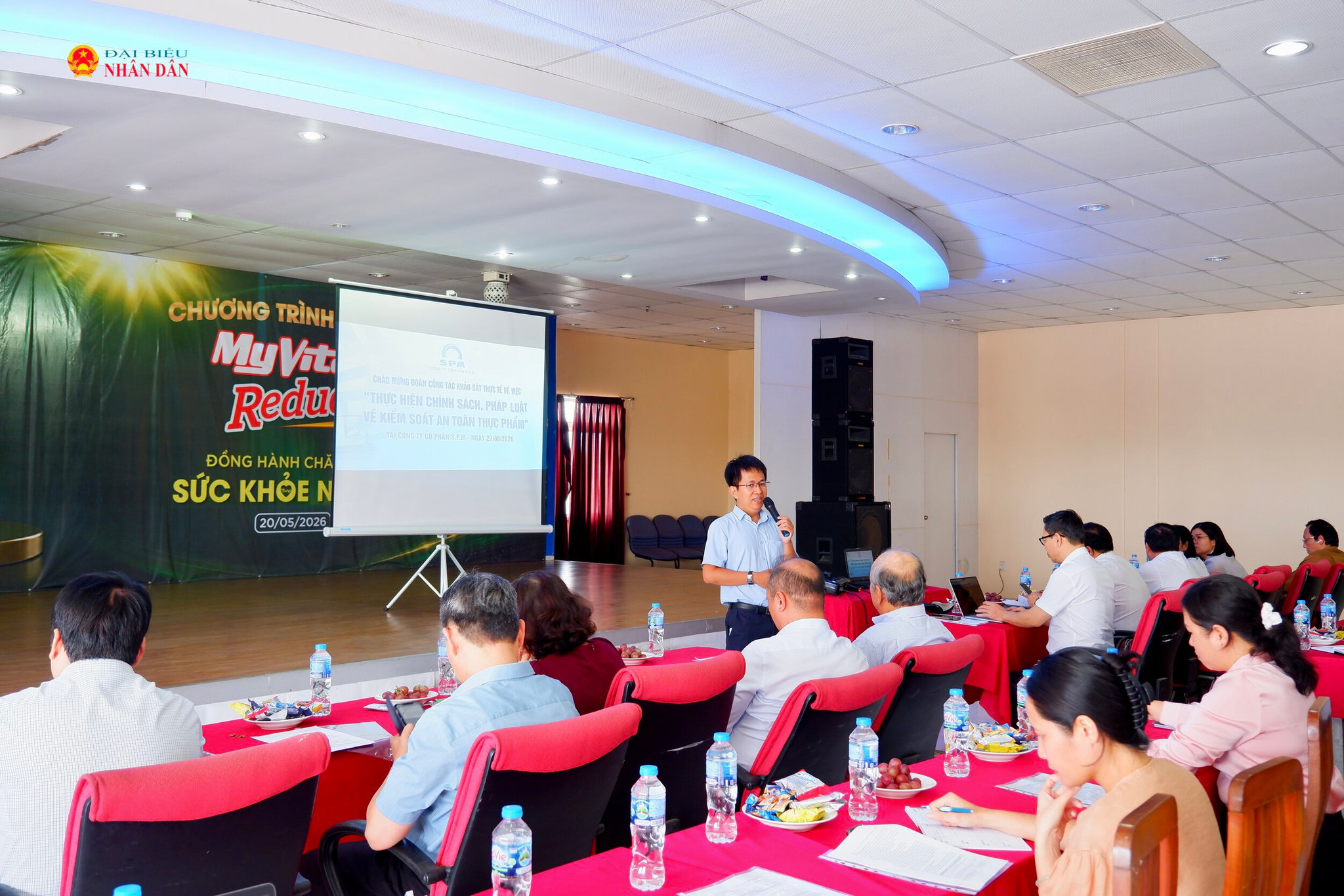 Đại diện Công ty cổ phần S.P.M báo cáo tại cuộc làm việc