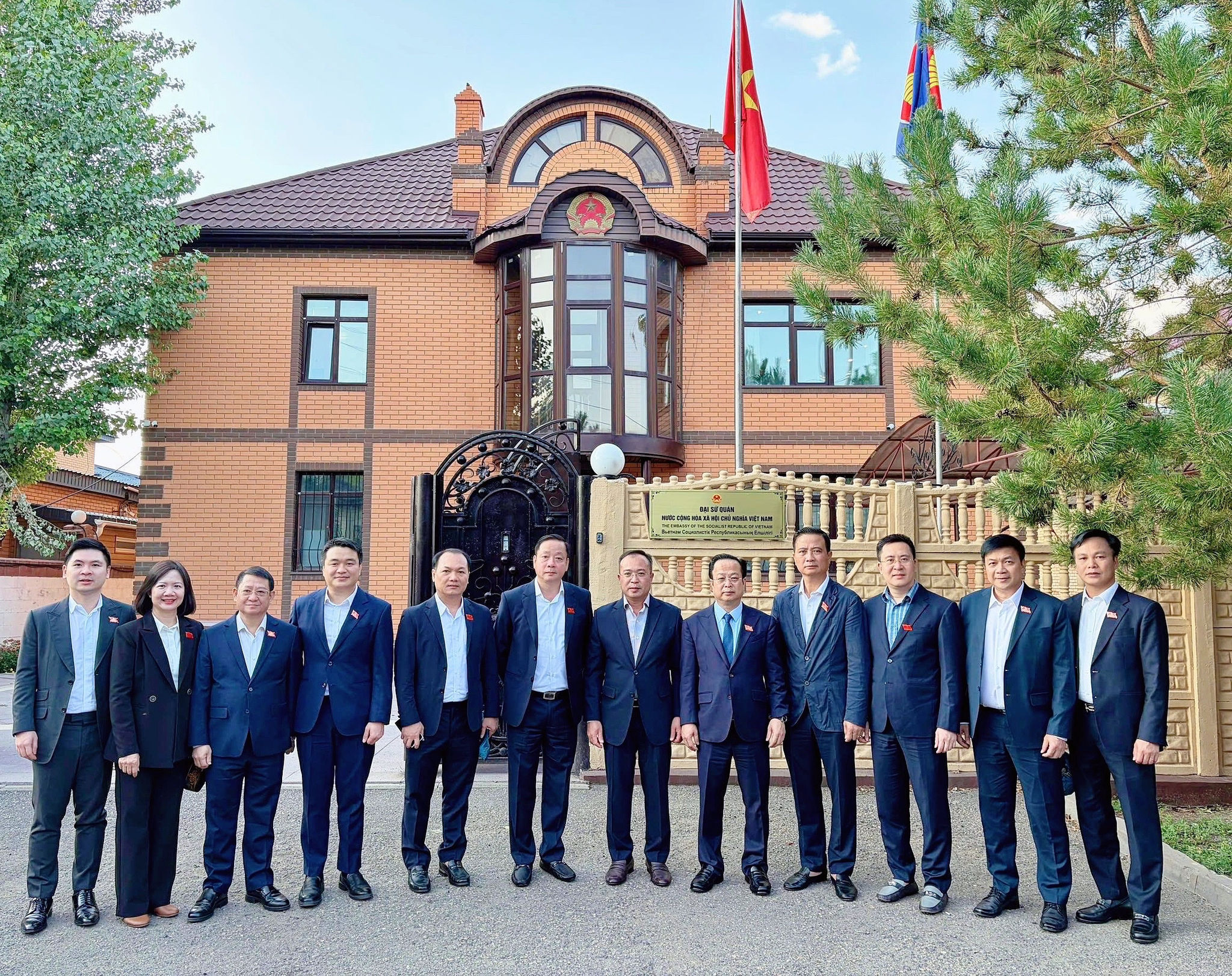 Đoàn đại biểu thành phố Hà Nội thăm Đại sứ quán Việt Nam tại Kazakhstan