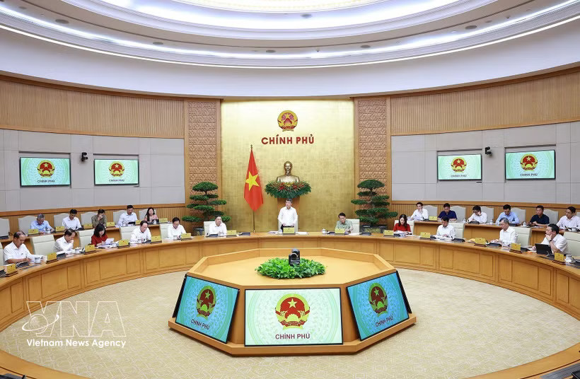 PM Le Minh Hung chairs the Government's second August law-building session on August 26 (Photo: VNA)