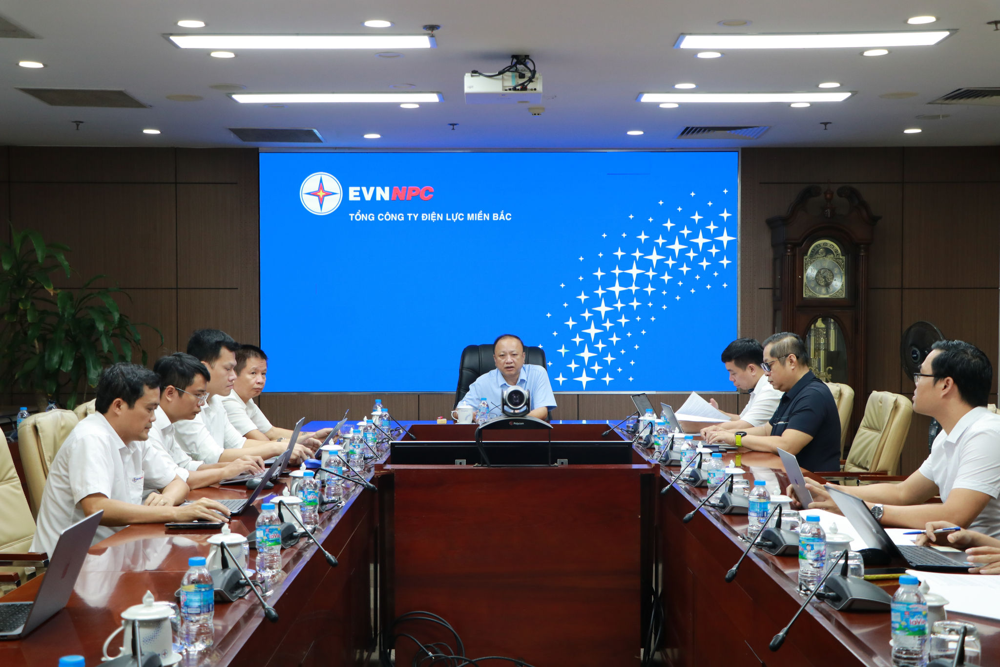 Phó Tổng giám đốc EVNNPC Vũ Anh Phương phát biểu tại buổi làm việc. Ảnh NPC