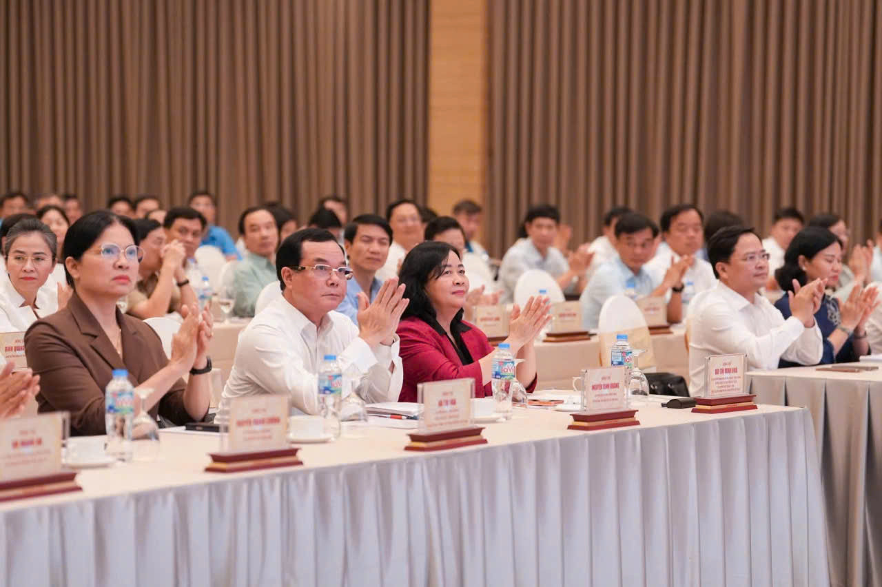 Các đại biểu tham dự hội nghị