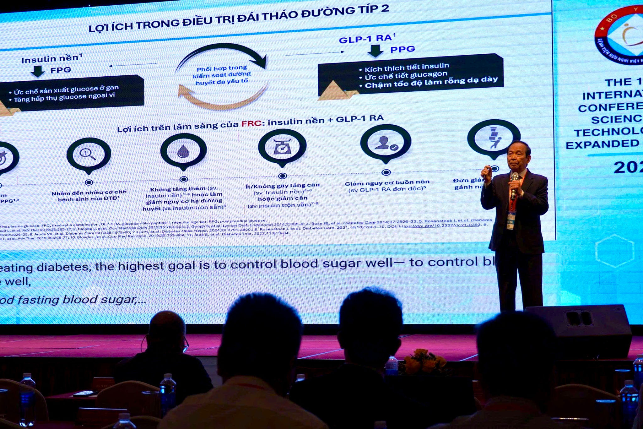 GS.TS. Bác sĩ Trần Hữu Dàng, Chủ tịch Hội Nội tiết và Đái tháo đường Việt Nam, Hiệu trưởng Trường Y Dược, Đại học Duy Tân thông tin tại hội nghị