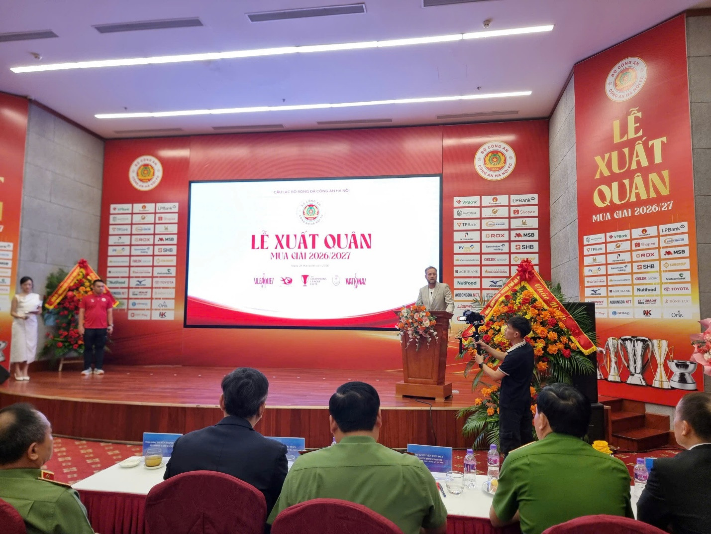 HLV trưởng Alexandre Polking phát biểu tại Lễ xuất quân