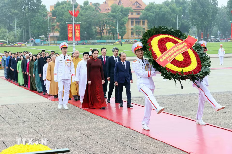 Đoàn đại biểu Ủy ban Trung ương Mặt trận Tổ quốc Việt Nam vào Lăng viếng Chủ tịch Hồ Chí Minh