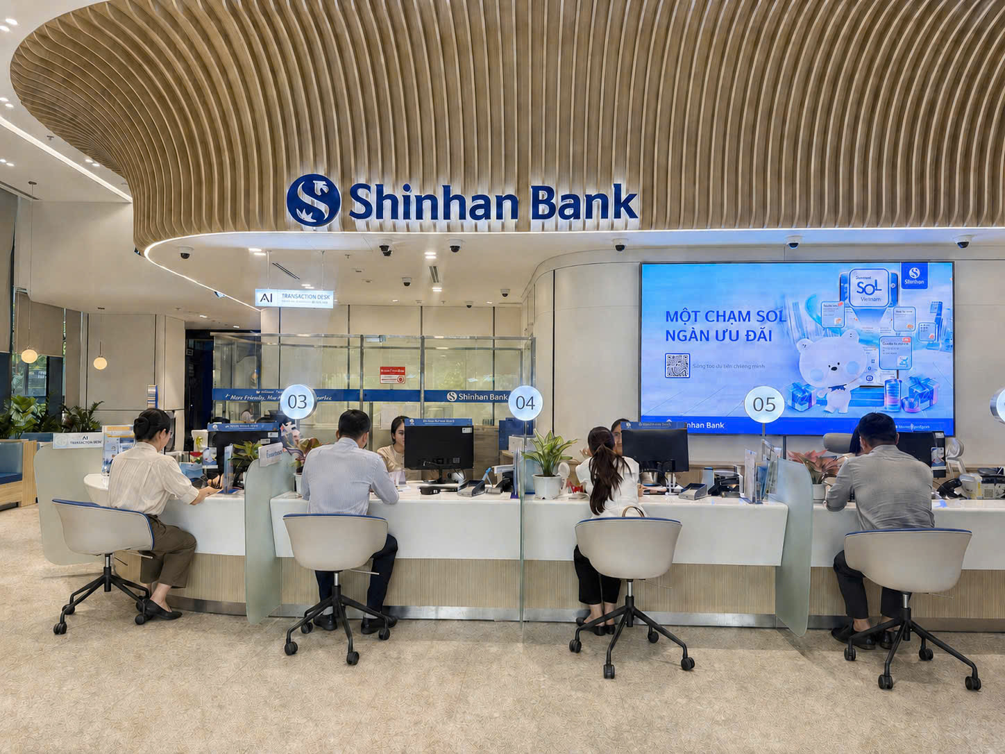 Ngân hàng ghi nhận lợi nhuận trước thuế gần 2.590 tỷ đồng và lợi nhuận sau thuế hơn 2.060 tỷ đồng. So với cùng kỳ năm trước, lợi nhuận trước thuế giảm nhẹ khoảng 7%.