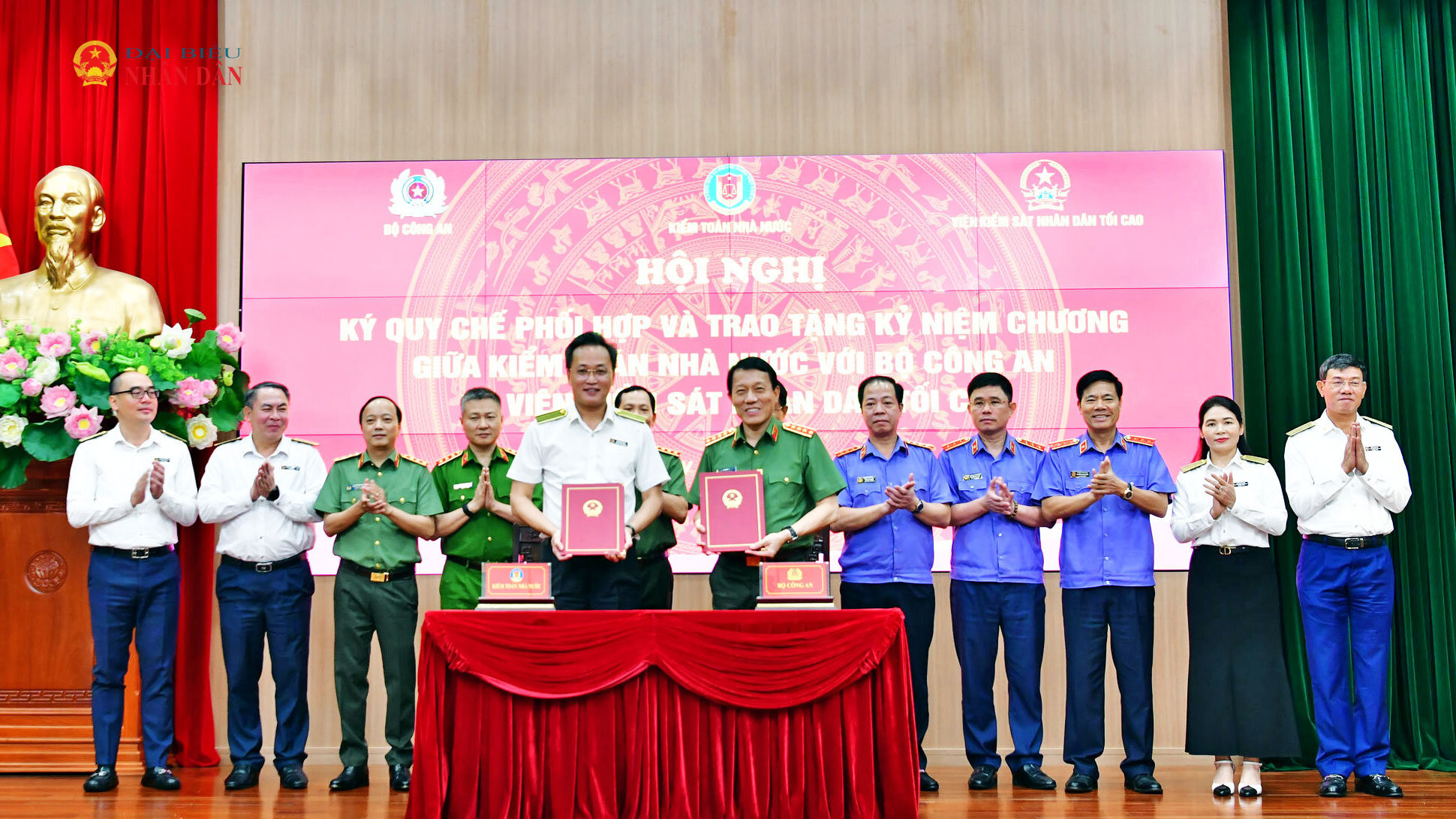 Bộ trưởng Bộ Công an, Đại tướng Lương Tam Quang và Tổng Kiểm toán Nhà nước Nguyễn Hữu Nghĩa ký Quy chế phối hợp