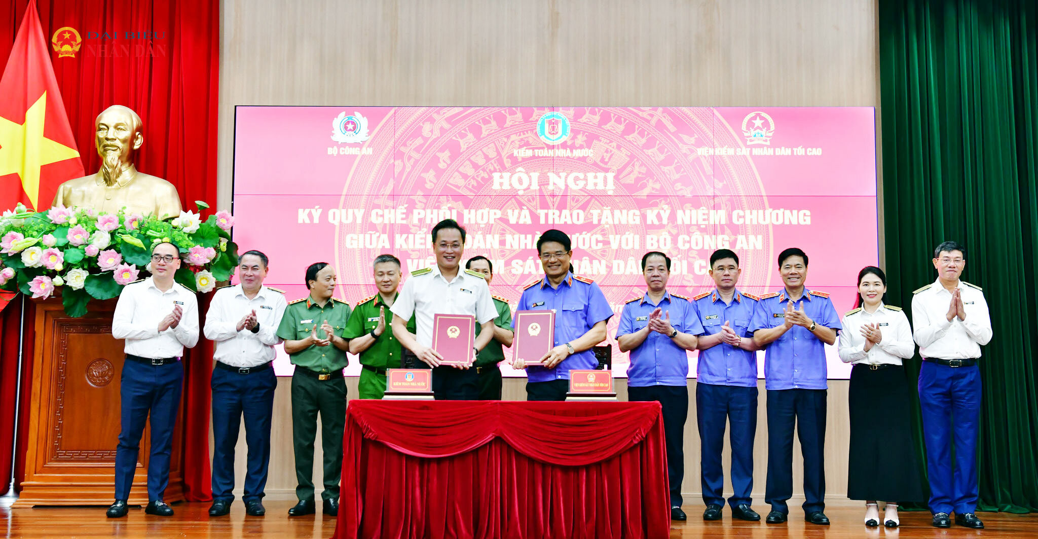 Viện trưởng Viện Kiểm sát nhân dân tối cao Nguyễn Huy Tiến và Tổng Kiểm toán Nhà nước Nguyễn Hữu Nghĩa ký Quy chế phối hợp