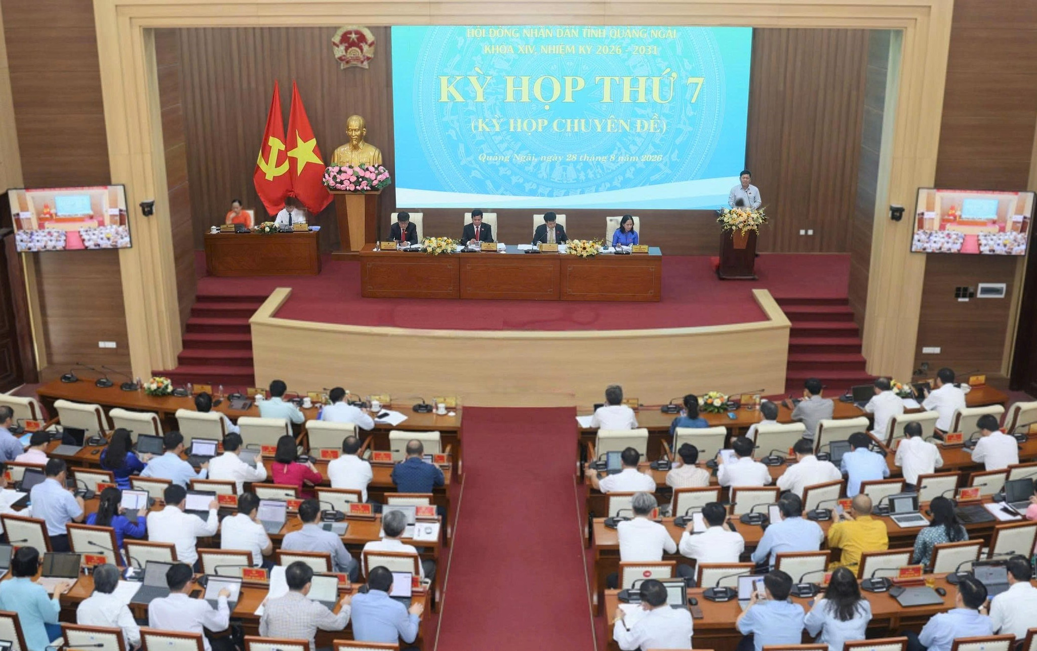 Quang cảnh kỳ họp