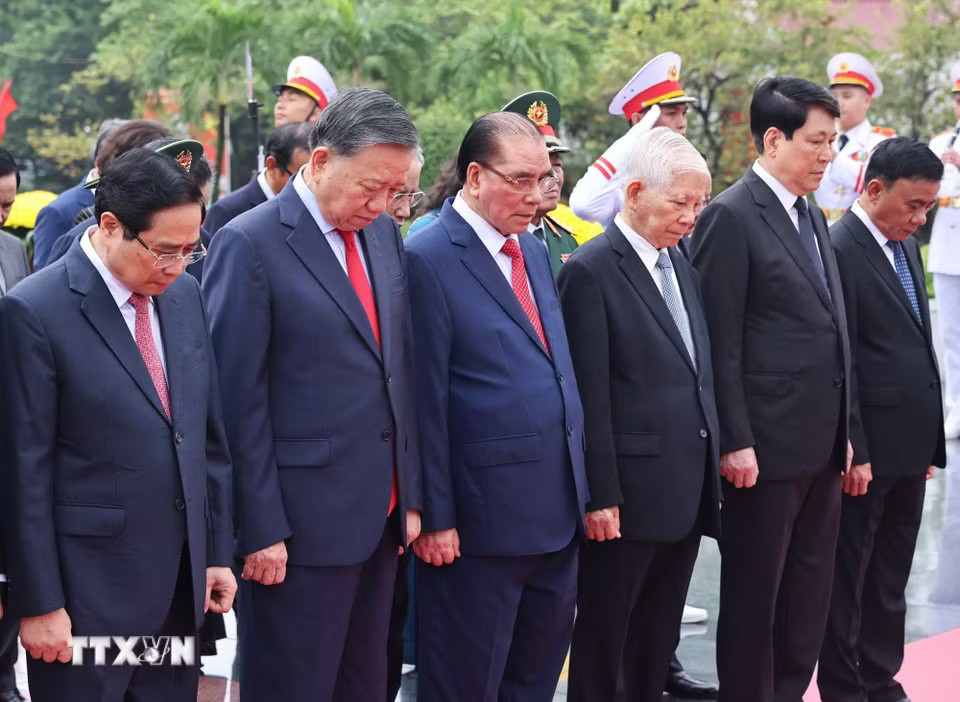 Lãnh đạo Đảng, Nhà nước đến đặt vòng hoa tại Đài tưởng niệm các Anh hùng liệt sĩ