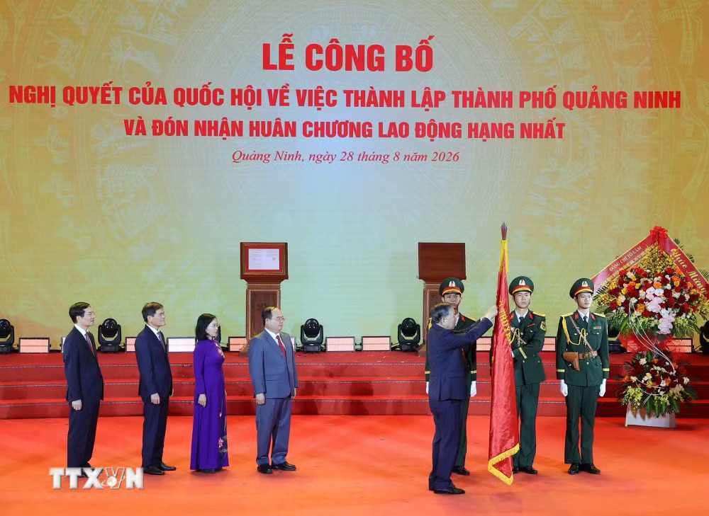 Tổng Bí thư, Chủ tịch nước Tô Lâm trao tặng Huân chương Lao động hạng Nhất cho Đảng bộ, Chính quyền và Nhân dân thành phố Quảng Ninh