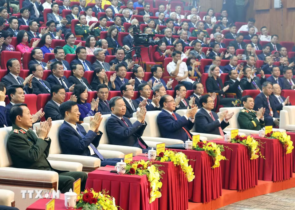 Tổng Bí thư, Chủ tịch nước Tô Lâm và các đại biểu dự Lễ công bố Nghị quyết của Quốc hội về việc thành lập thành phố Quảng Ninh và đón nhận Huân chương Lao động hạng Nhất