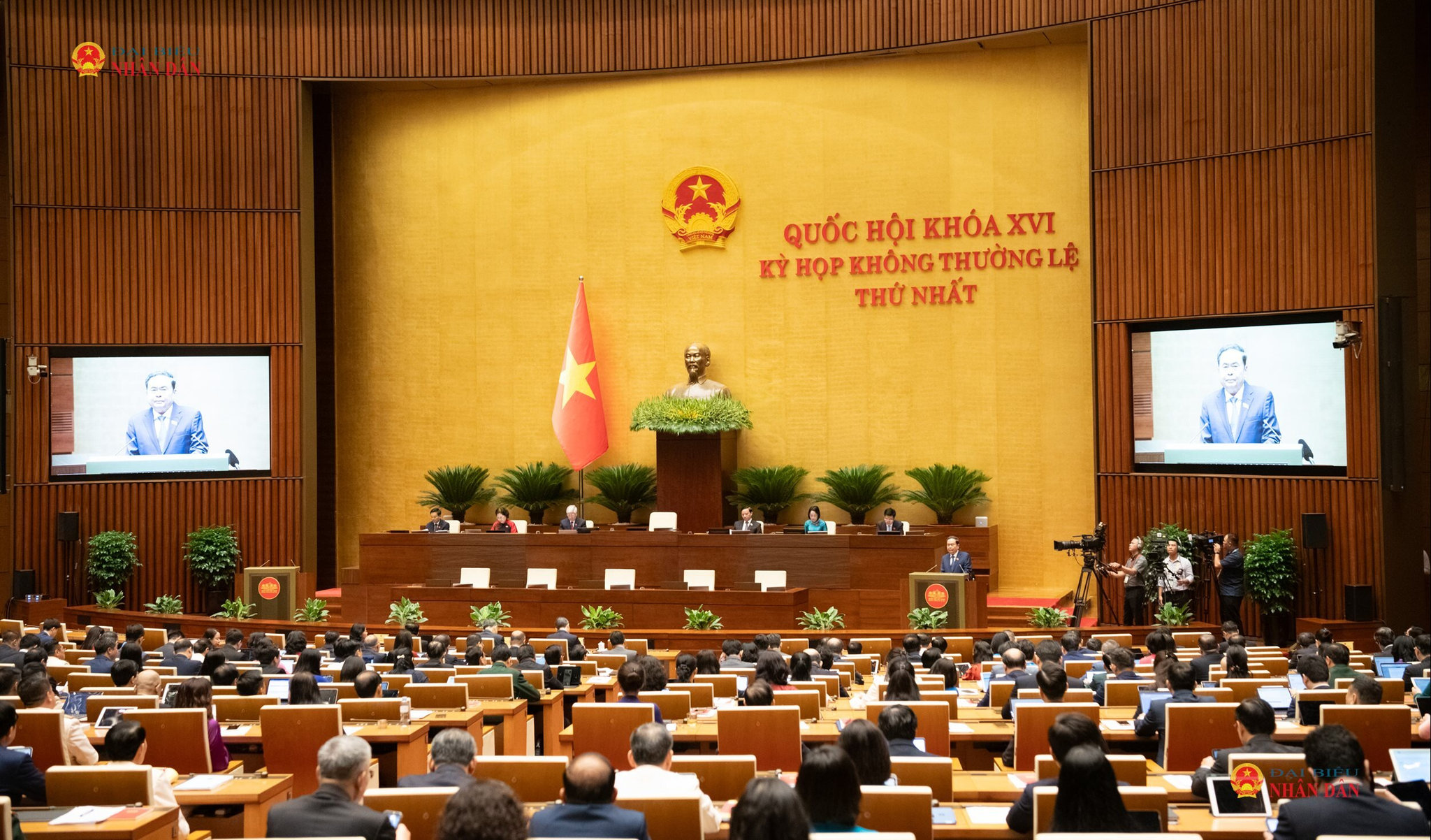 Quang cảnh Kỳ họp không thường lệ thứ Nhất