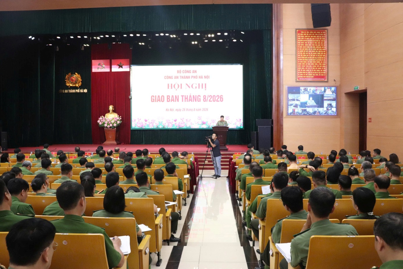 Toàn cảnh Hội nghị giao ban tháng 8/2026 của Công an thành phố Hà Nội. (