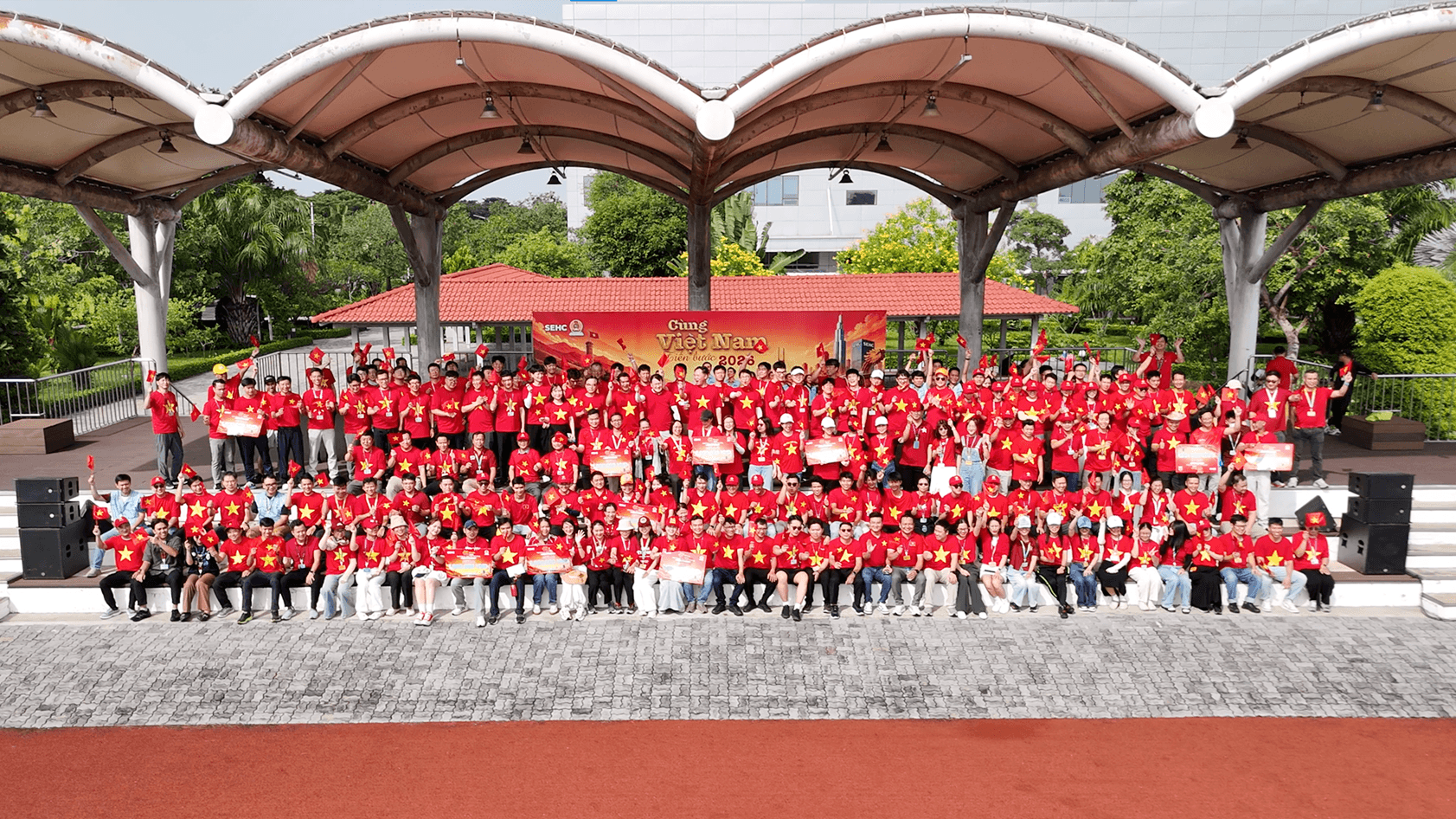 Đông đảo nhân viên Samsung tham gia hưởng ứng chương trình Cùng VN tiến bước 2026