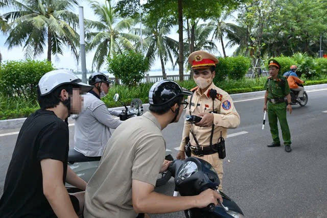 CSGT phối hợp Công an phường kiểm tra, xử lý vi phạm