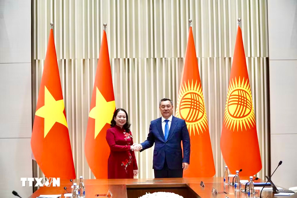 Phó Chủ tịch nước Võ Thị Ánh Xuân gặp Tổng thống Kyrgyzstan Sadyr Japarov