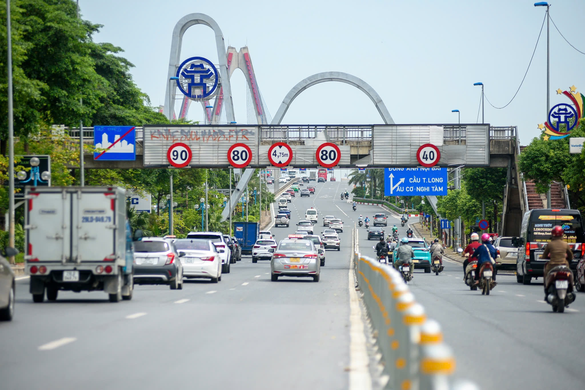 Hệ thống báo hiệu đường bộ trên tuyến