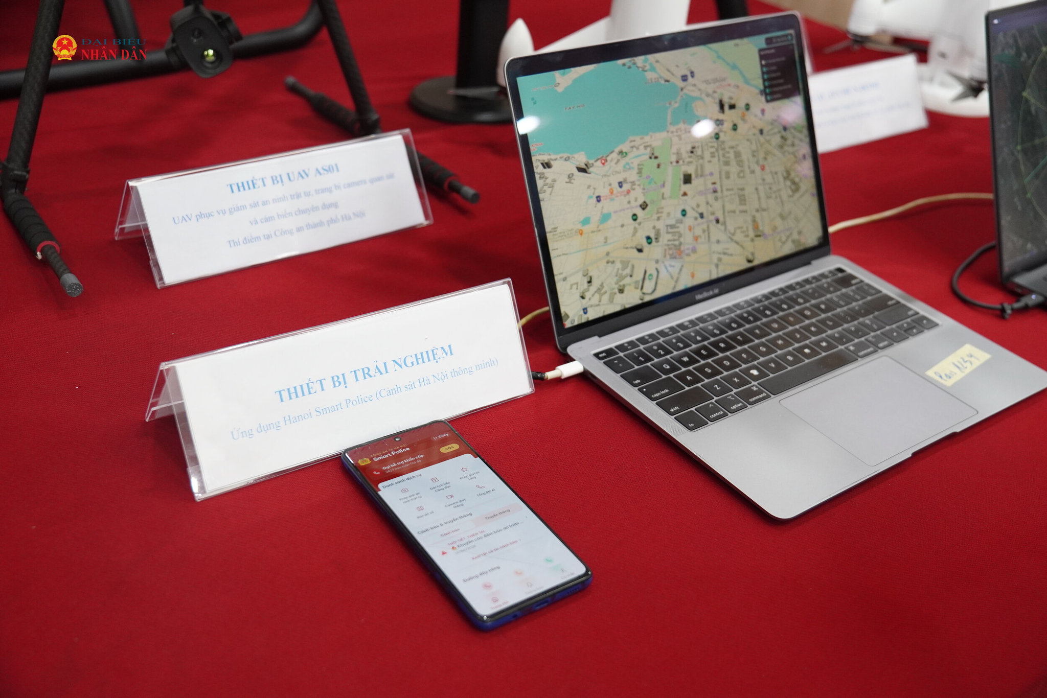 Một số thiết bị UAV và công nghệ phục vụ giải pháp giám sát an ninh, trật tự được giới thiệu tại buổi Lễ.