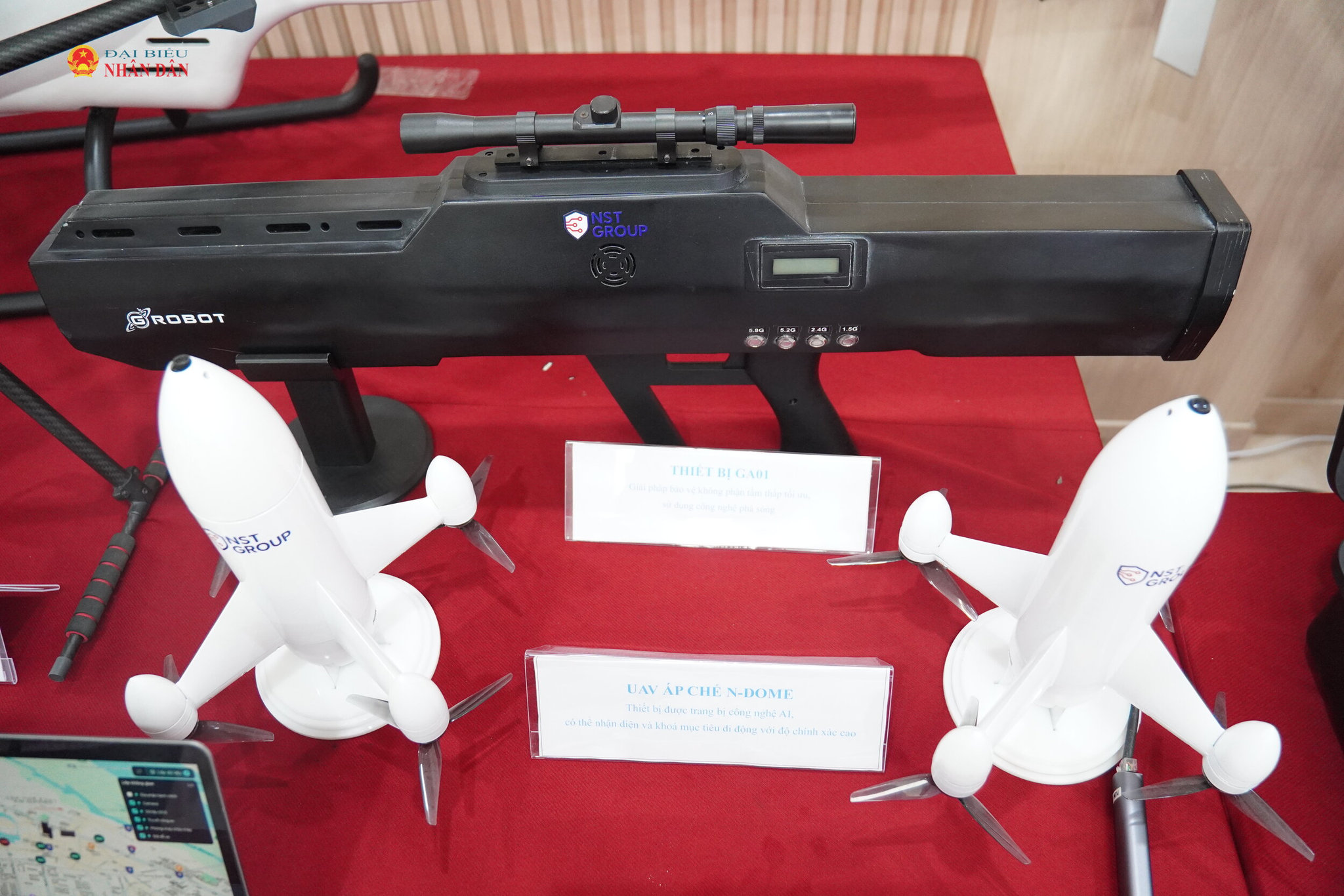 Một số thiết bị UAV và công nghệ phục vụ giải pháp giám sát an ninh, trật tự được giới thiệu tại buổi Lễ.