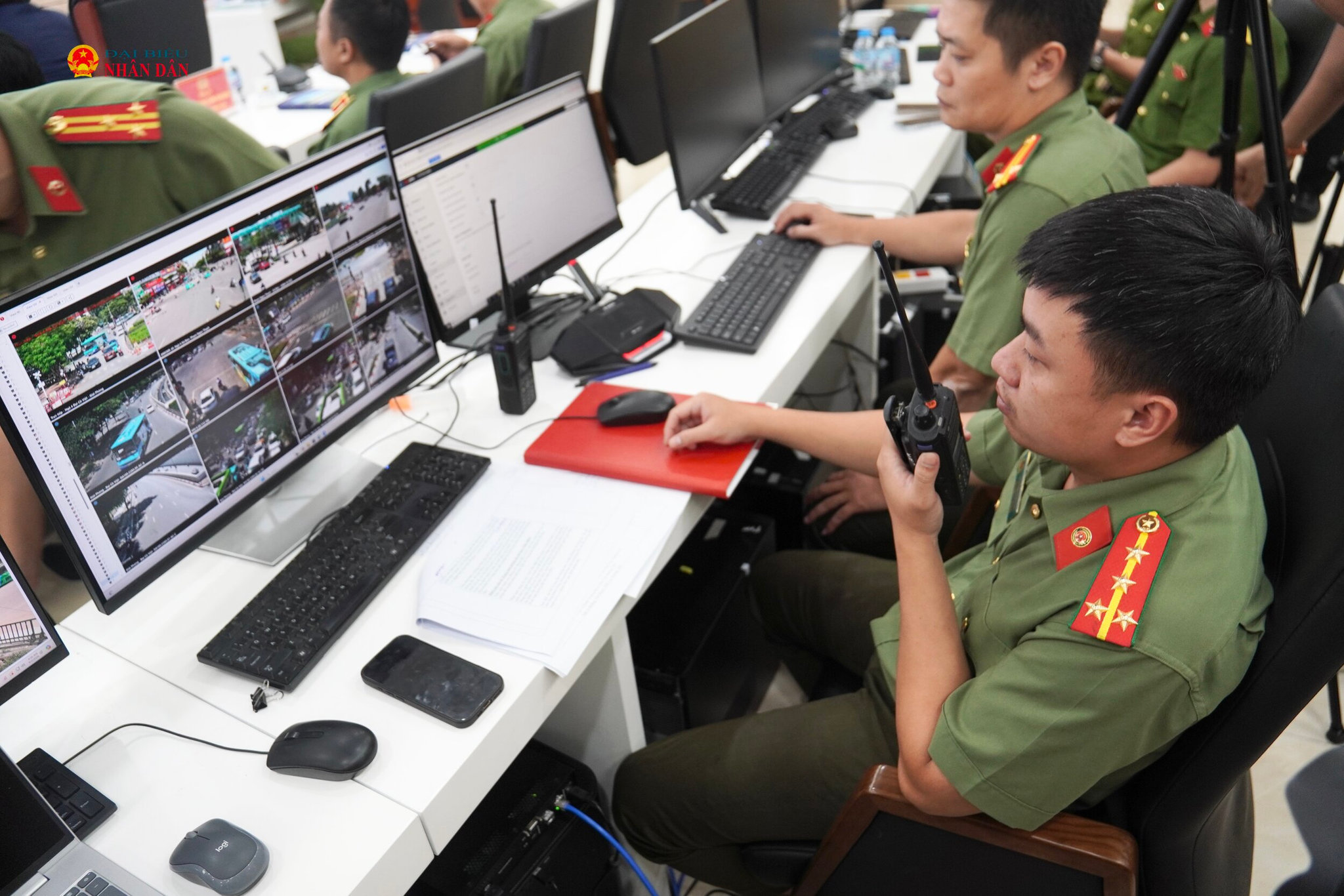 Ngay khi phát hiện, UAV tự động ghi lại hình ảnh sắc nét, truyền dữ liệu theo thời gian thực về Trung tâm Thông tin chỉ huy CATP để điều phối lực lượng xử lý, ngăn chặn ngay tại hiện trường.