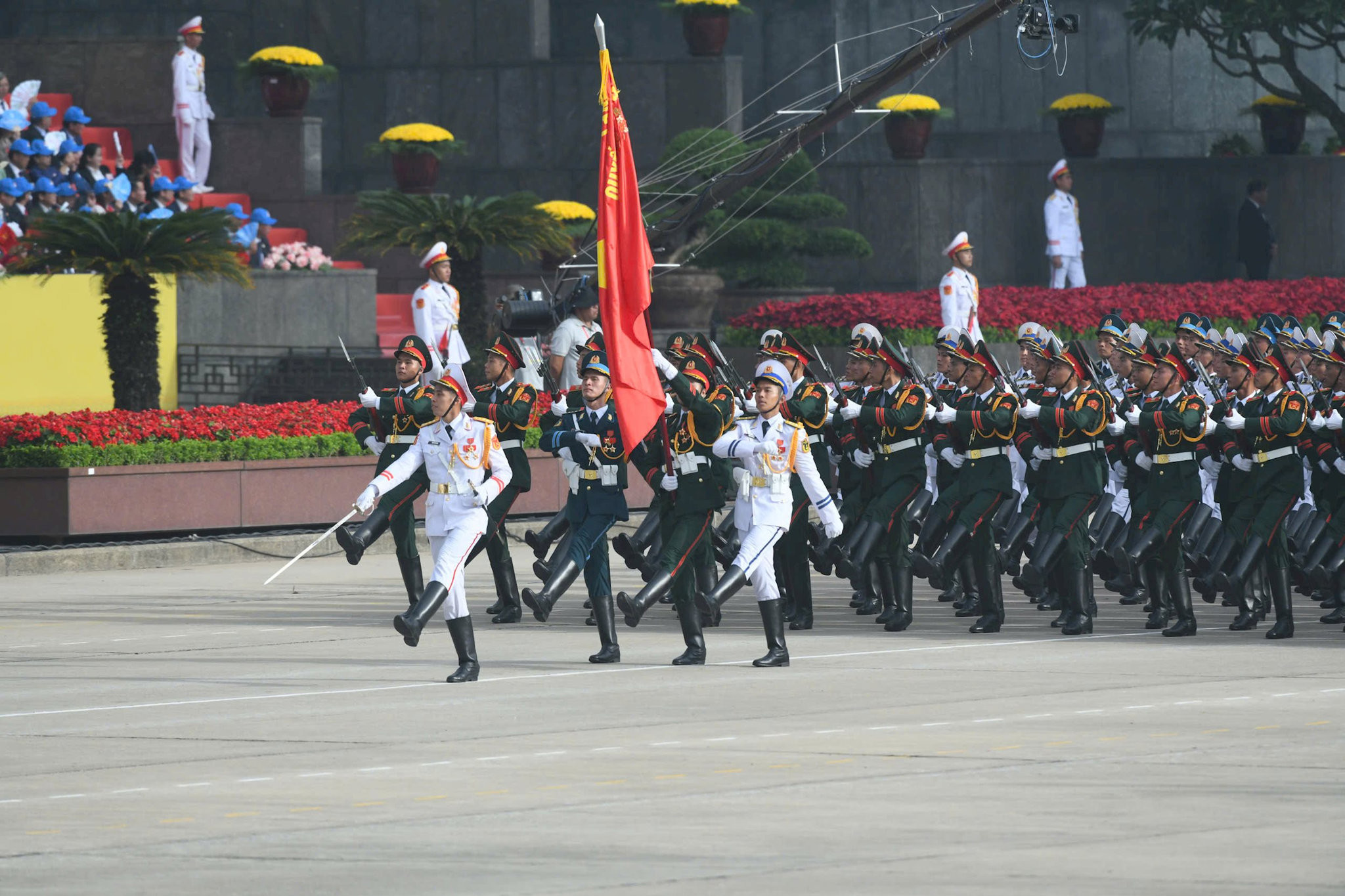 Là lực lượng nòng cốt bảo vệ an ninh, trật tự, vì thế kỷ luật, kỷ cương và trách nhiệm nêu gương của Công an nhân dân phải luôn cao hơn, nghiêm hơn, theo tinh thần Ba Nhất ”Kỷ luật nhất - Trung thành nhất - Gần dân nhất”