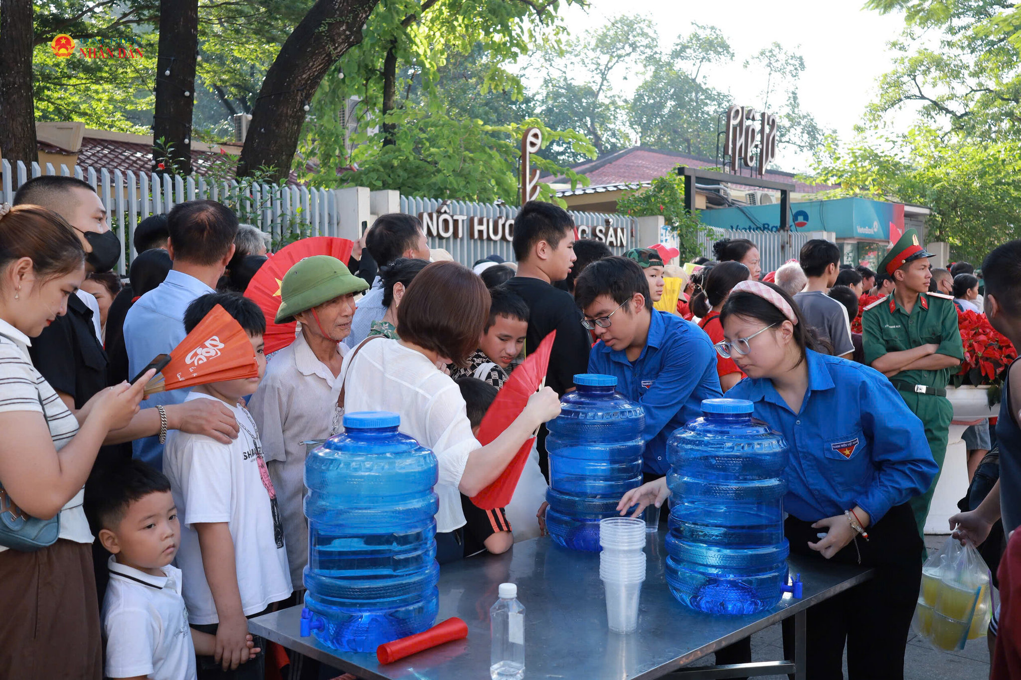 Dấu ấn tuổi trẻ trong khoảnh khắc thiêng liêng ngày Quốc khánh 2/9: Khi niềm tự hào hoá thành việc làm tử tế
