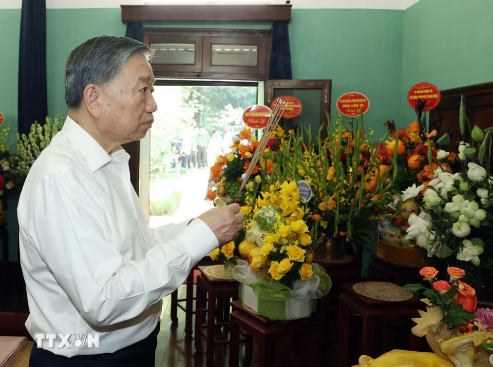 Tổng Bí thư, Chủ tịch nước Tô Lâm dâng hương tưởng nhớ Bác Hồ tại Nhà 67, Khu Di tích Chủ tịch Hồ Chí Minh trong Phủ Chủ tịch