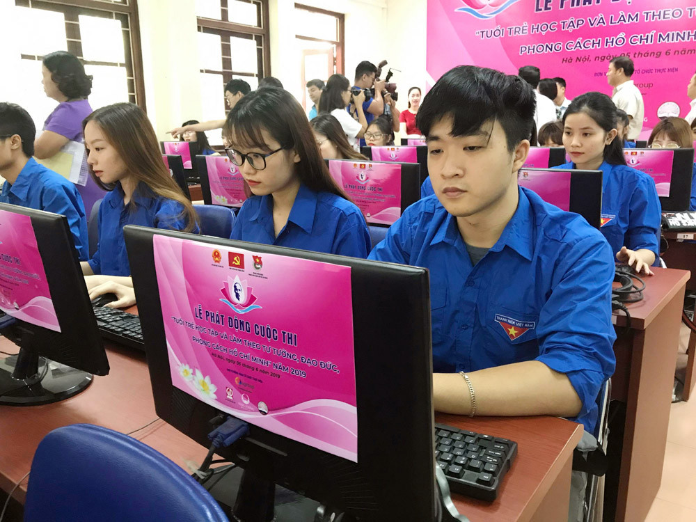 Sinh viên tham dự về gần gũi với cuộc sống. Ảnh: Nguyễn Hiếu