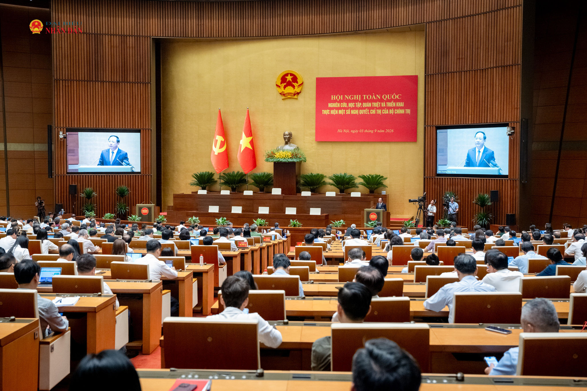 Trưởng Ban Tuyên giáo Trung ương Trịnh Văn Quyết trình bày chuyên đề “Những nội dung trọng tâm, cốt lõi Nghị quyết của Bộ Chính trị về Chiến lược công tác tư tưởng trong bối cảnh mới”