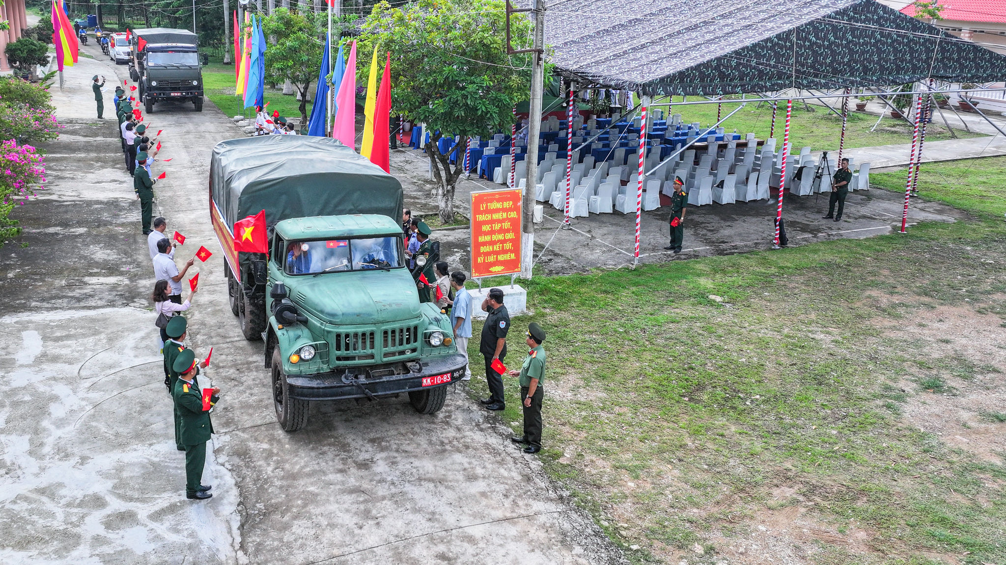 Cán bộ, chiến sĩ Đội K92, Đội K93 chính thức xuất quân, lên đường sang Campuchia, tiếp tục hành trình tìm kiếm, quy tập và đưa hài cốt các liệt sĩ trở về đất Mẹ