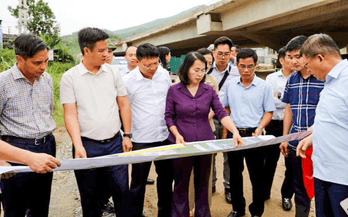 Đoàn công tác của Thường trực HĐND tỉnh Quảng Ninh khảo sát việc triển khai thực hiện Dự án tuyến đường nối QL279 với đường bao biển Hạ Long - Cẩm Phả