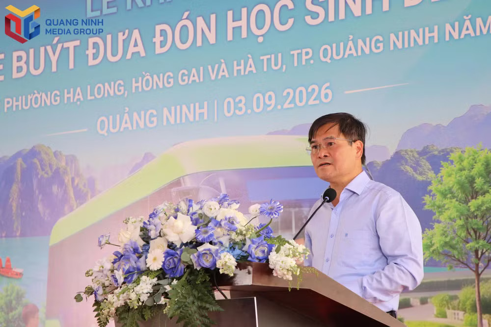 Phó Bí thư Thành ủy, Chủ tịch UBND thành phố Quảng Ninh Bùi Văn Khắng phát biểu tại buổi lễ