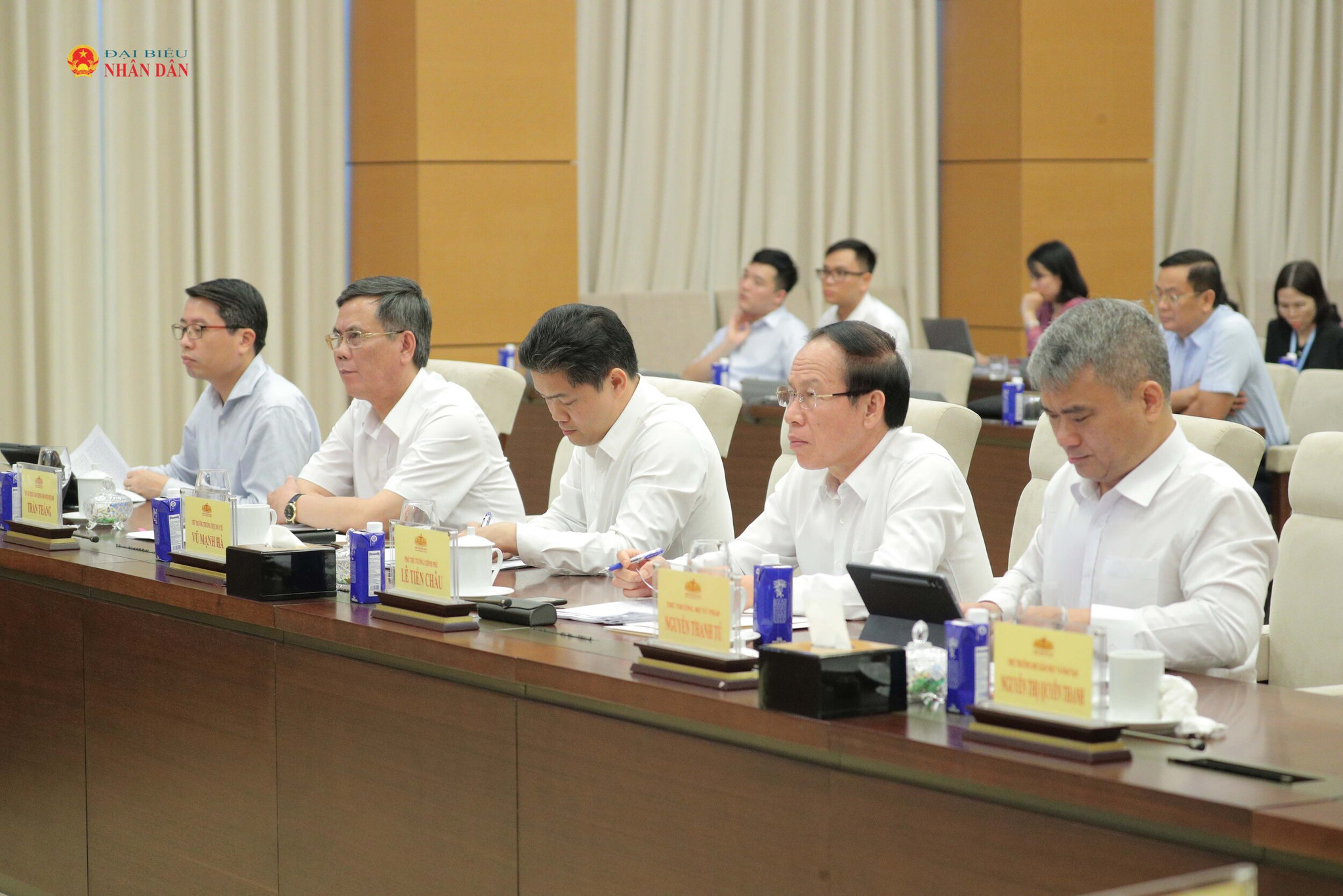 Các đại biểu tham dự phiên họp