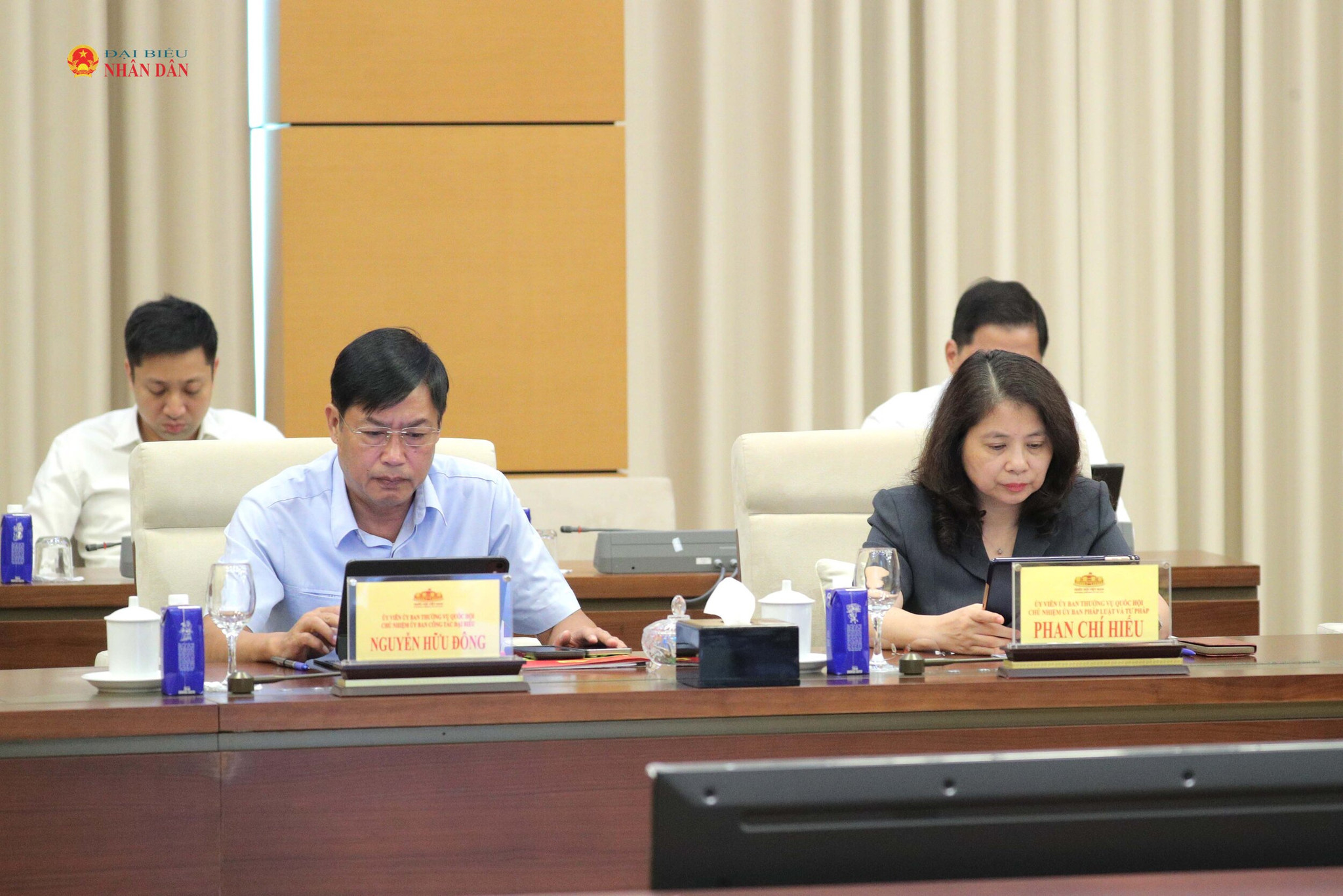 Các đại biểu tham dự phiên họp
