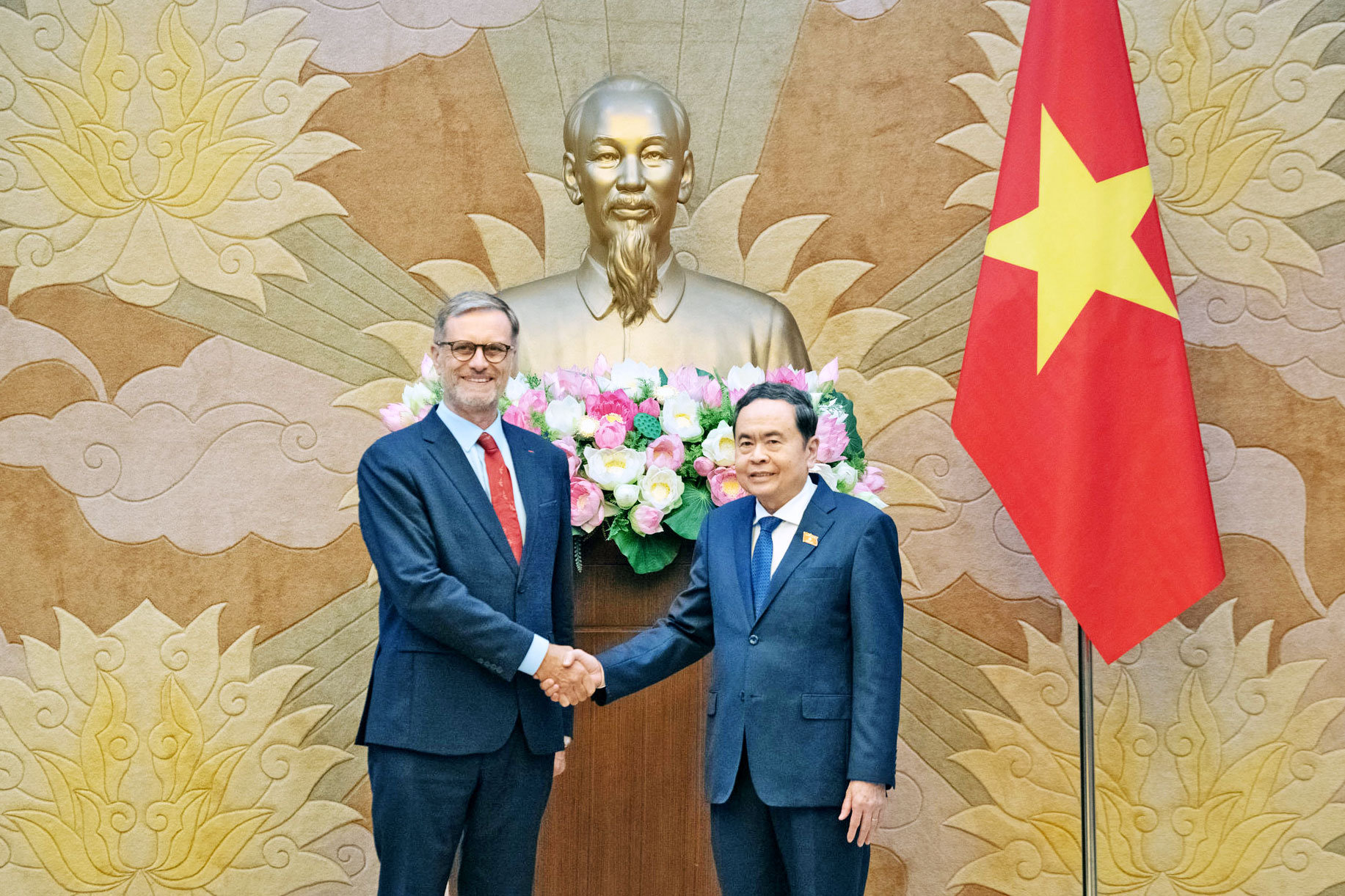 Chủ tịch Quốc hội Trần Thanh Mẫn tiếp Đại sứ Cộng hòa Pháp tại Việt Nam Olivier Brochet