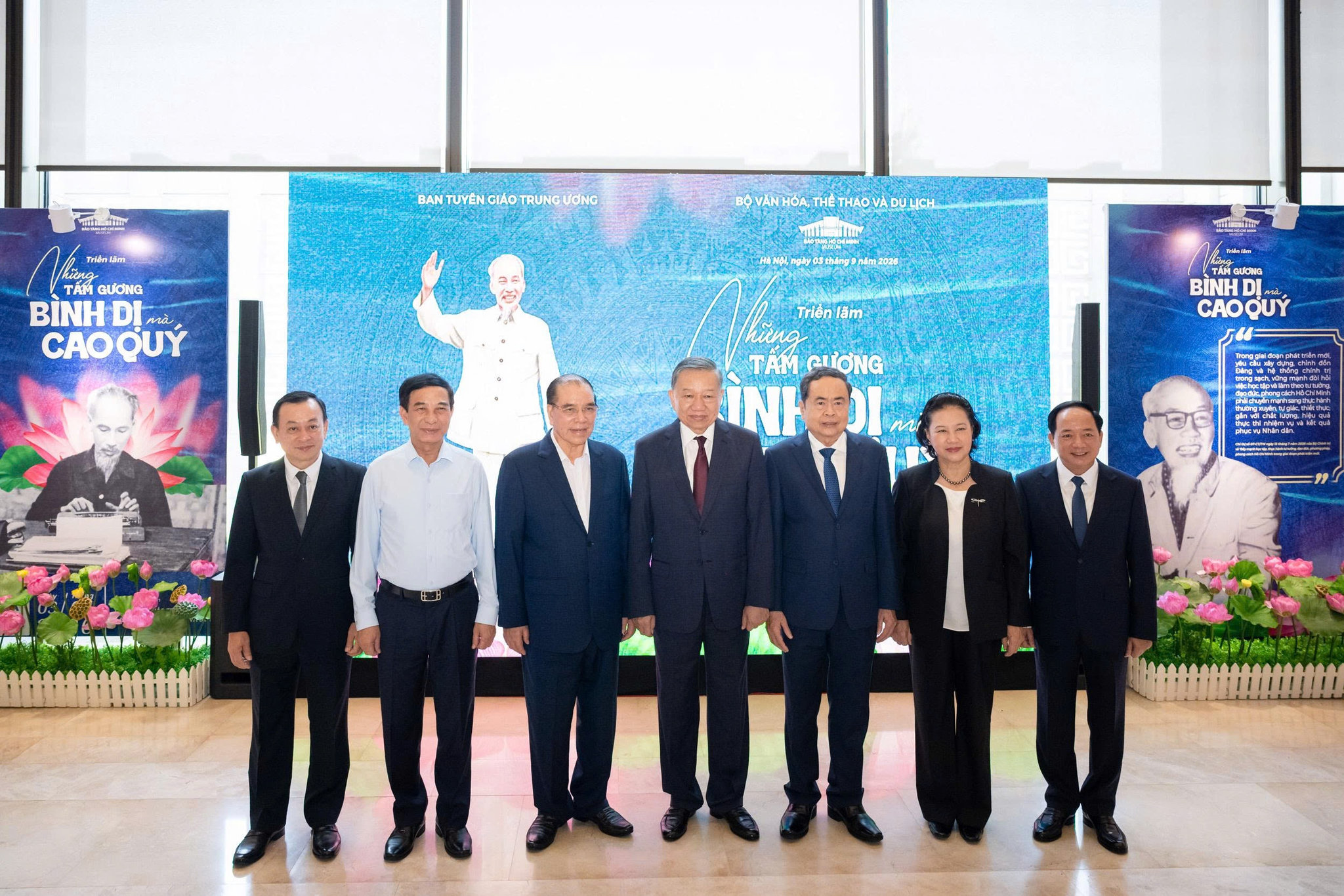 Tổng Bí thư, Chủ tịch nước Tô Lâm và lãnh đạo, nguyên lãnh đạo Đảng, Nhà nước, các đại biểu tham quan triển lãm “Những tấm gương bình dị mà cao quý”