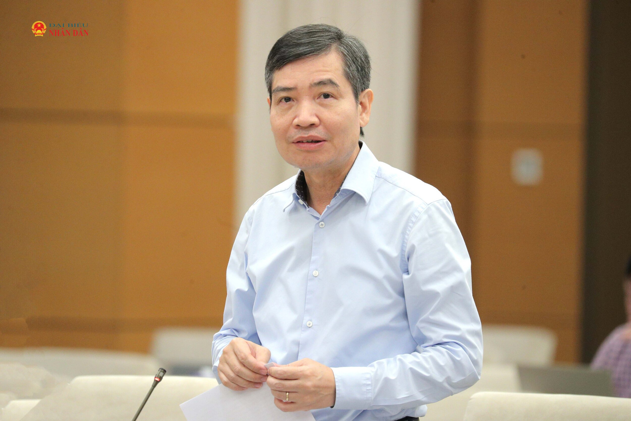 Thứ trưởng Bộ Tài chính Tạ Anh Tuấn trình bày Tờ trình dự án Luật sửa đổi, bổ sung một số điều của Luật Chứng khoán