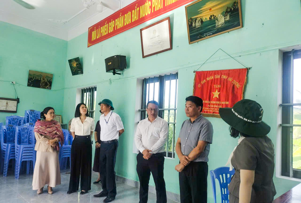 Đoàn khảo sát tại xã Trần Phú. Ảnh: Đàm Thanh