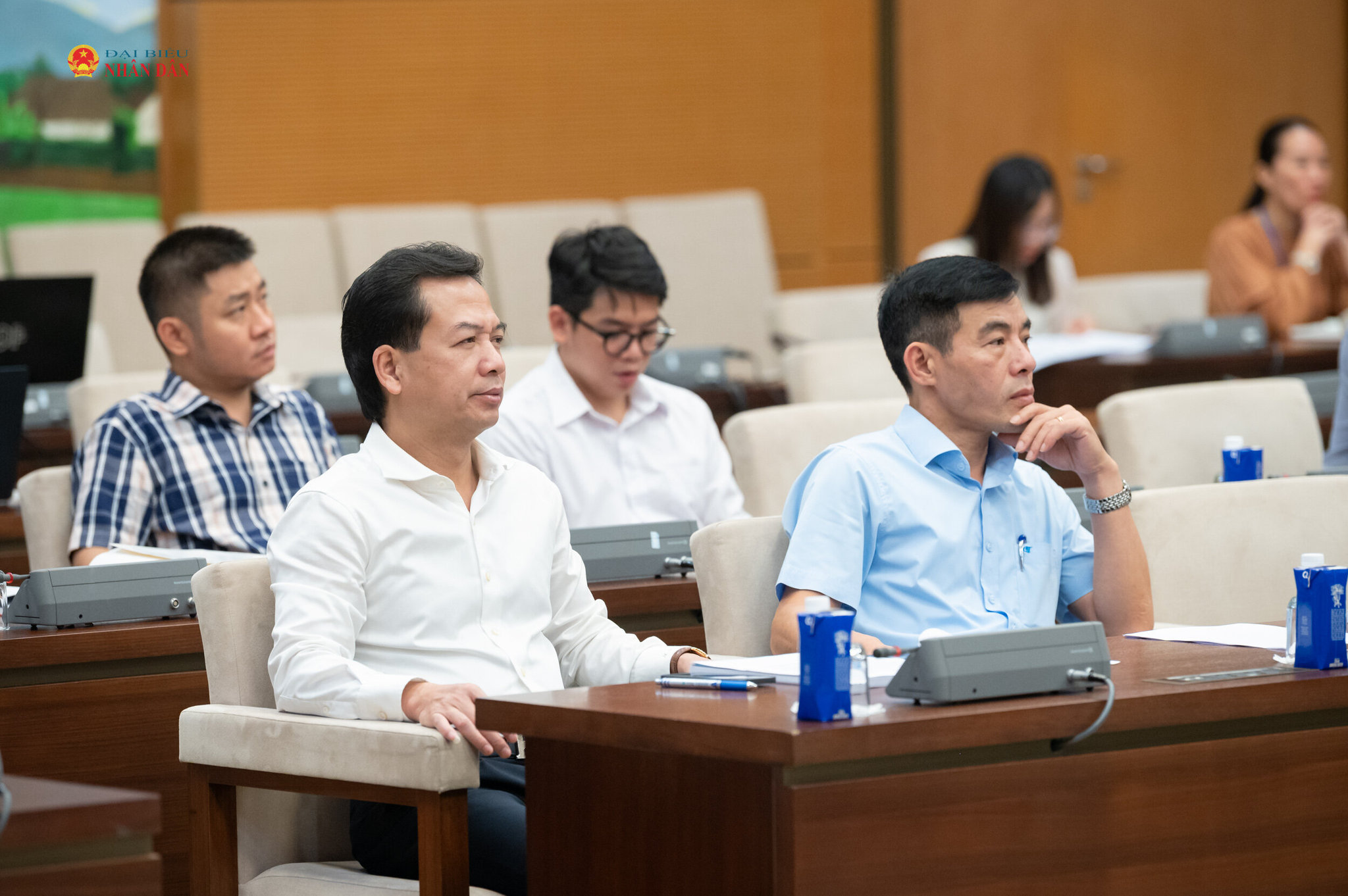 Các đại biểu tham dự phiên họp