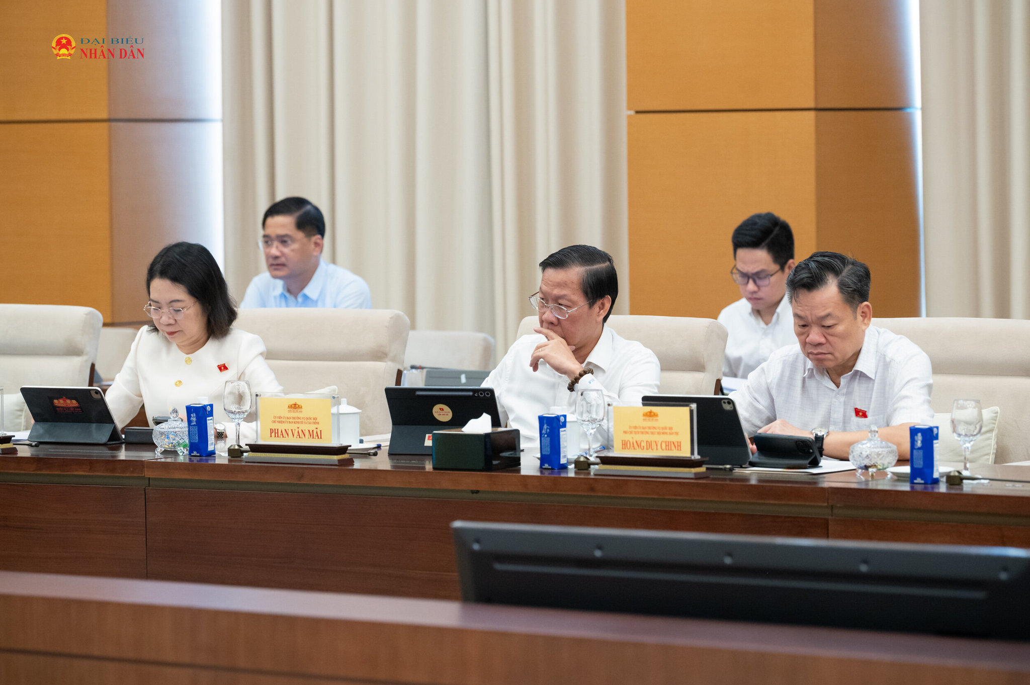 Các đại biểu dự phiên họp