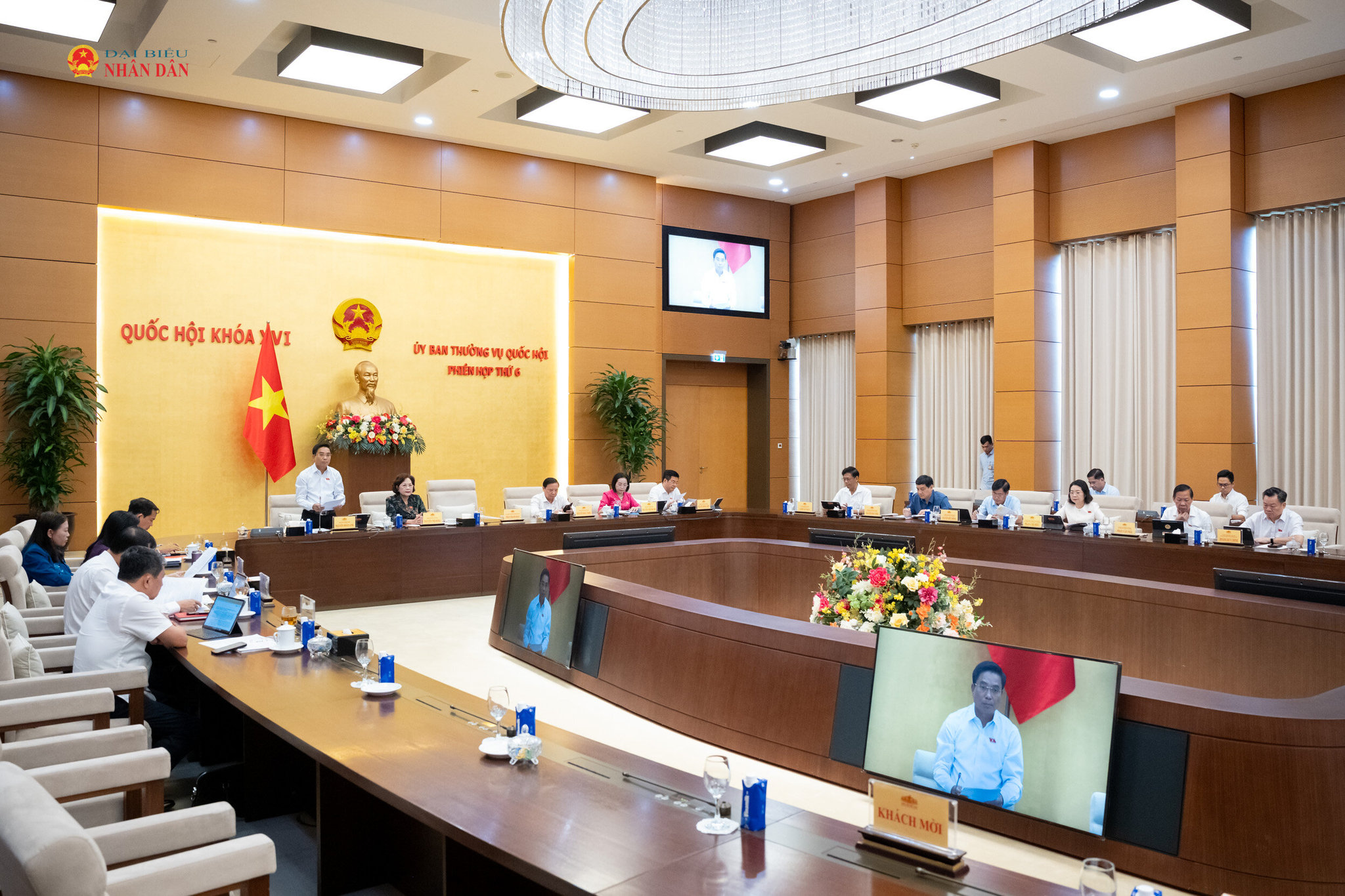 Phó Chủ tịch Quốc hội Nguyễn Doãn Anh điều hành nội dung phiên họp