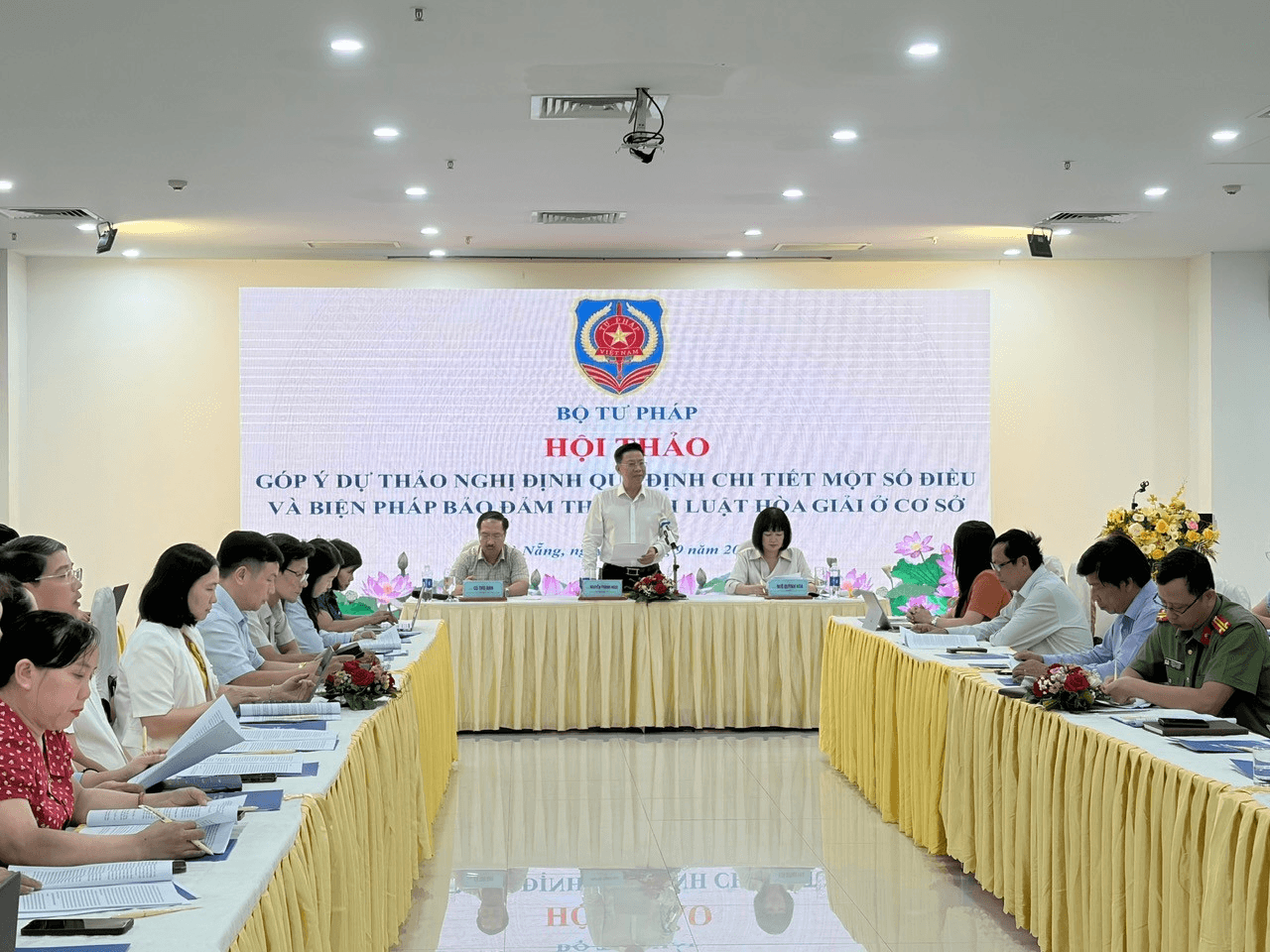 Thứ trưởng Bộ Tư pháp Nguyễn Thanh Ngọc phát biểu kết luận tại hội thảo