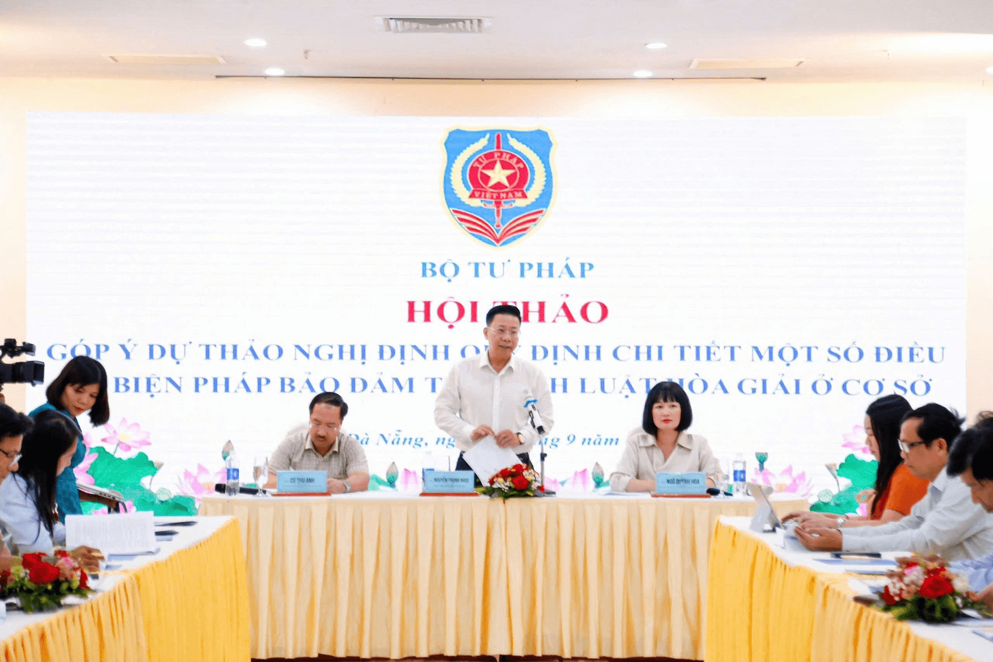 Thứ trưởng Bộ Tư pháp Nguyễn Thanh Ngọc phát biểu khai mạc hội thảo
