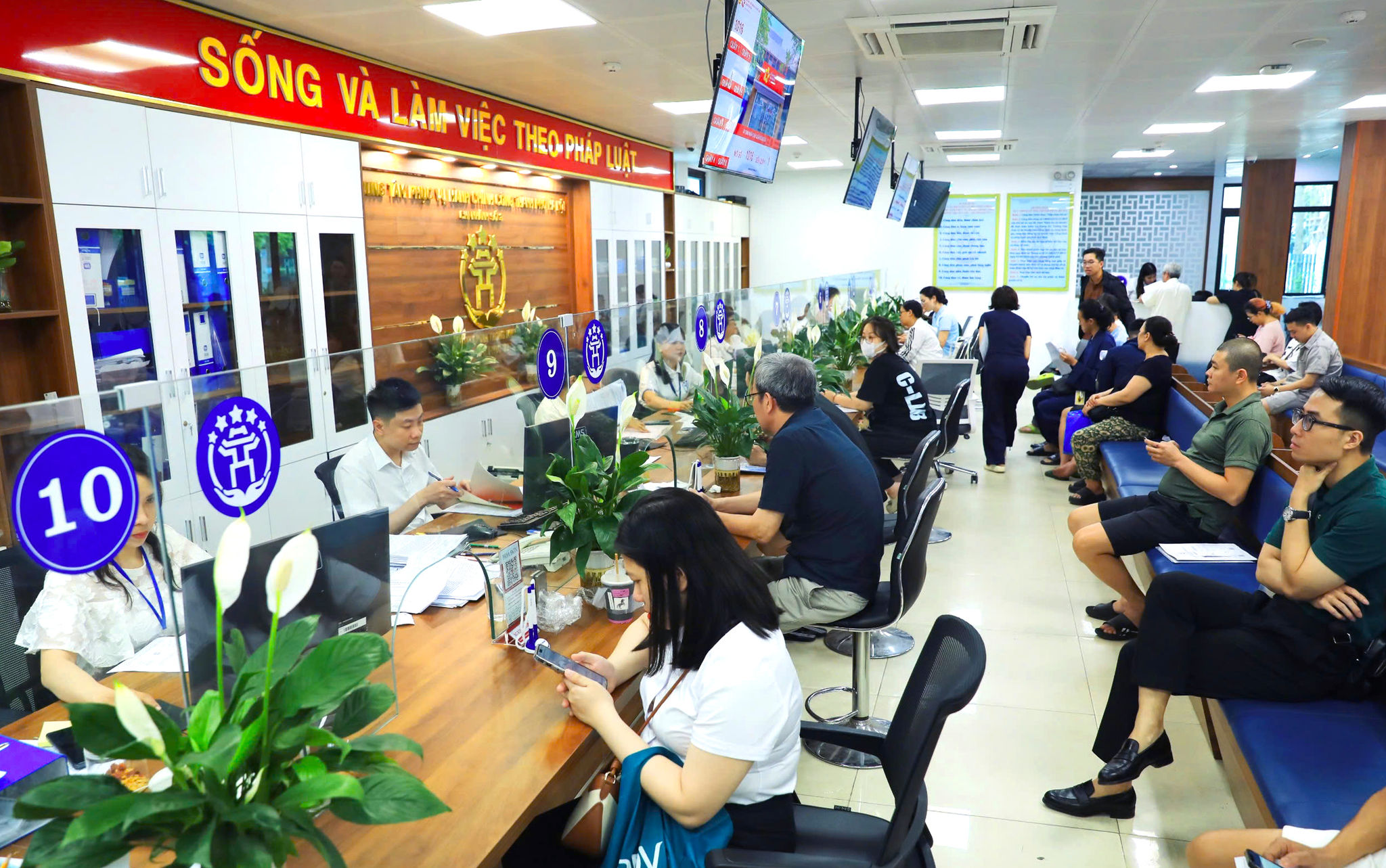 Hà Nội đẩy mạnh phân cấp, ủy quyền được xem như bước chuyển từ “quản lý” sang “phục vụ”